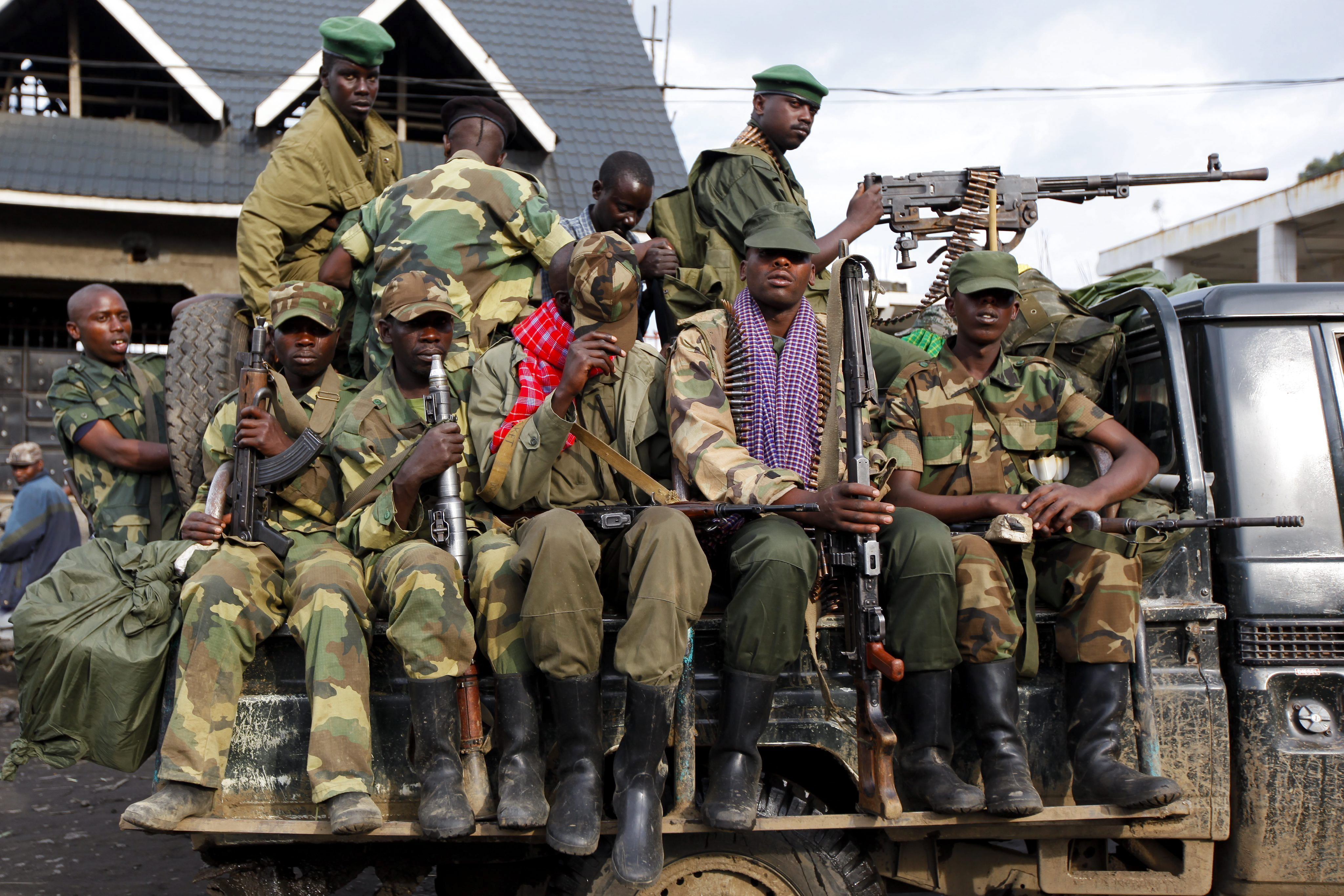 Los rebeldes congoleños del M23 anuncian el fin de la lucha armada