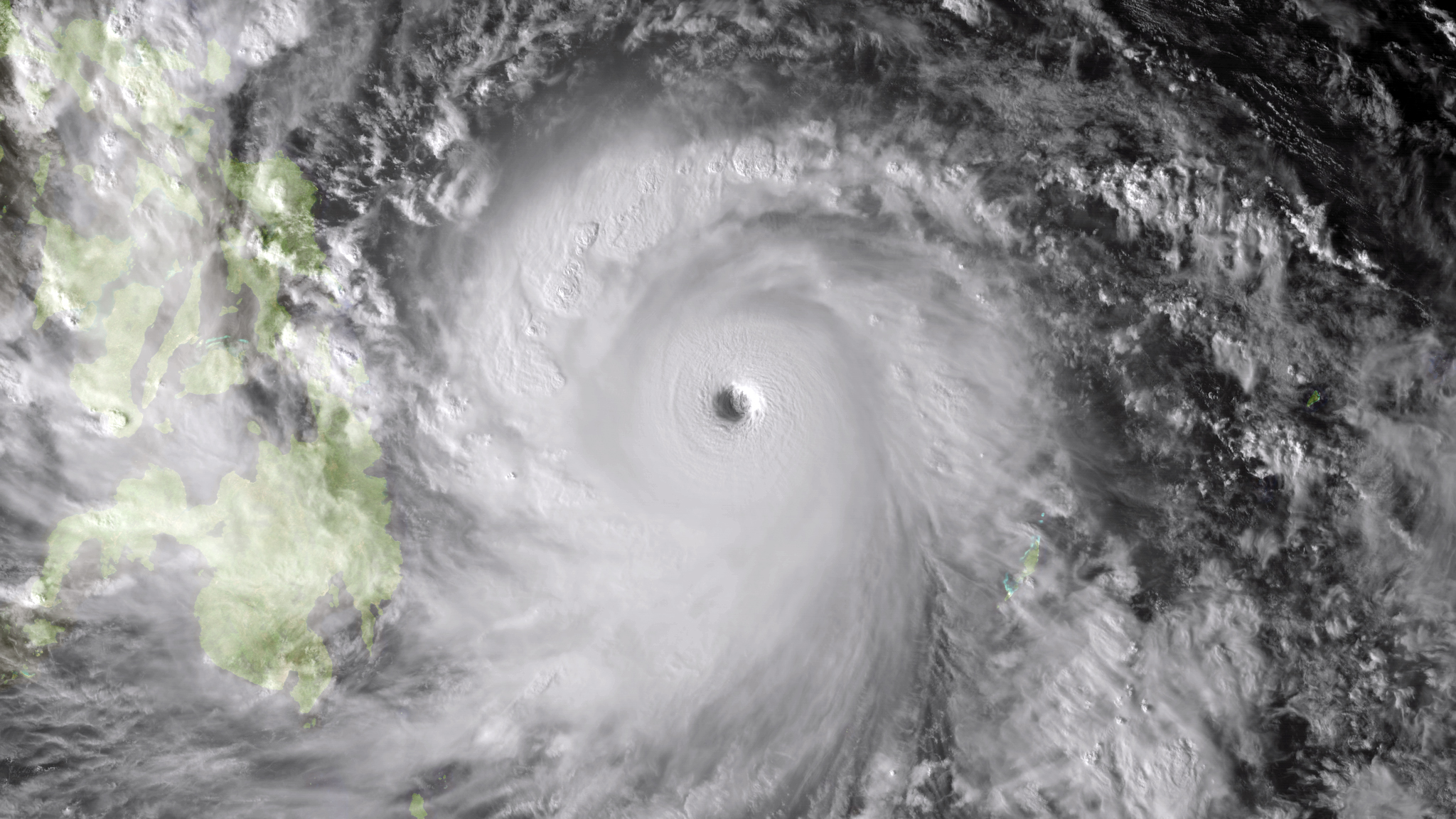 Al menos tres muertos por el paso del super tifón Haiyan en Filipinas