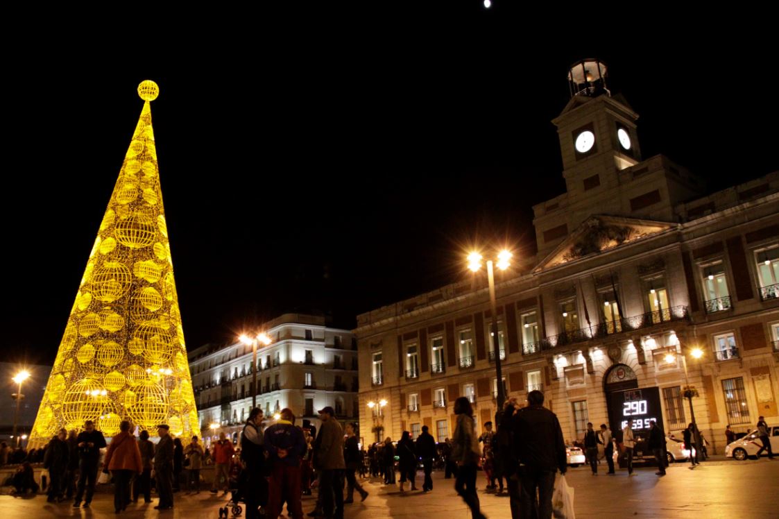 Lotería de Navidad 2013: Loterías y Apuestas del Estado enciende su árbol de Navidad en Madrid