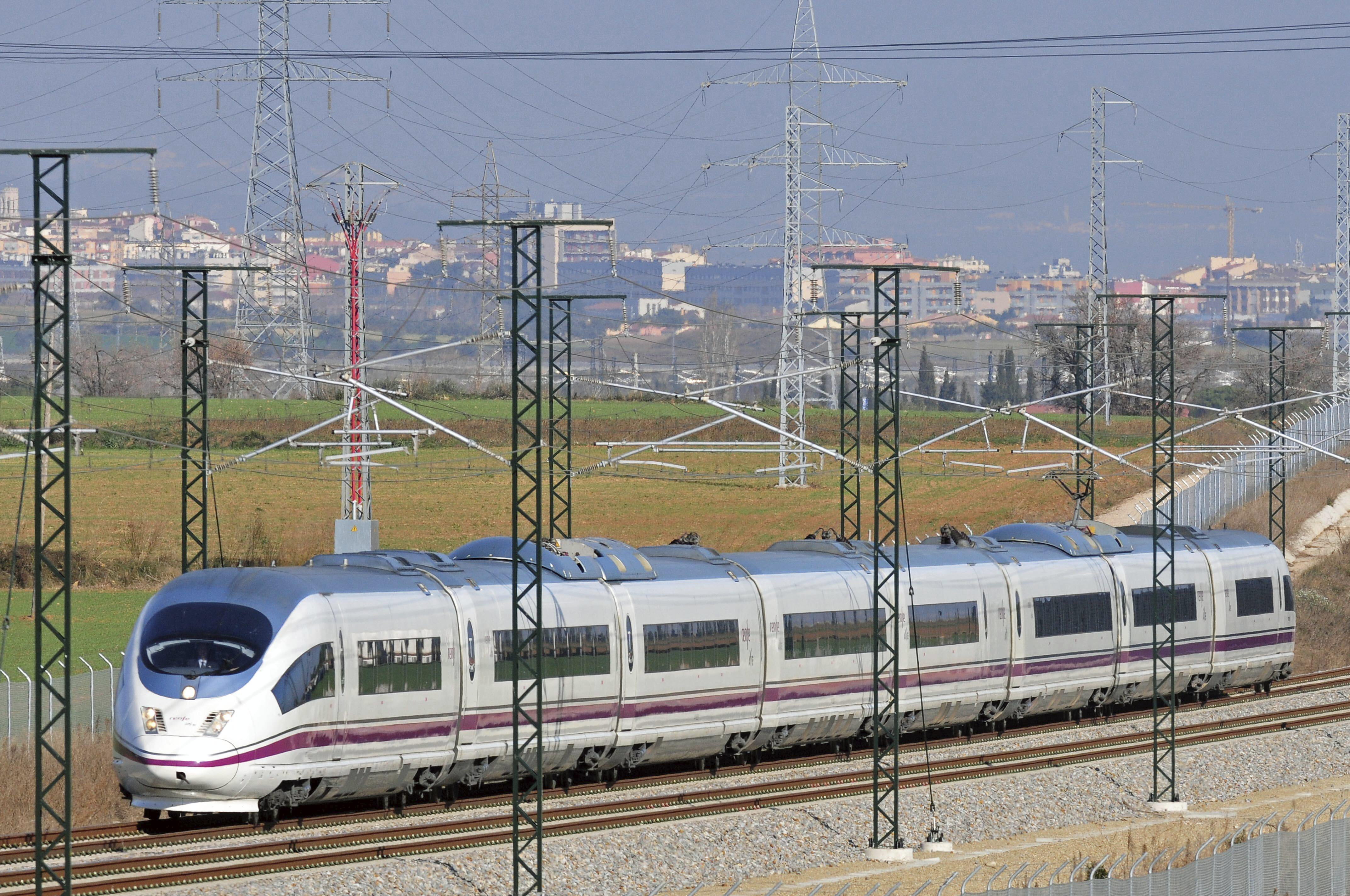 El primer tren AVE entre Barcelona y París podría circular el 15 de diciembre