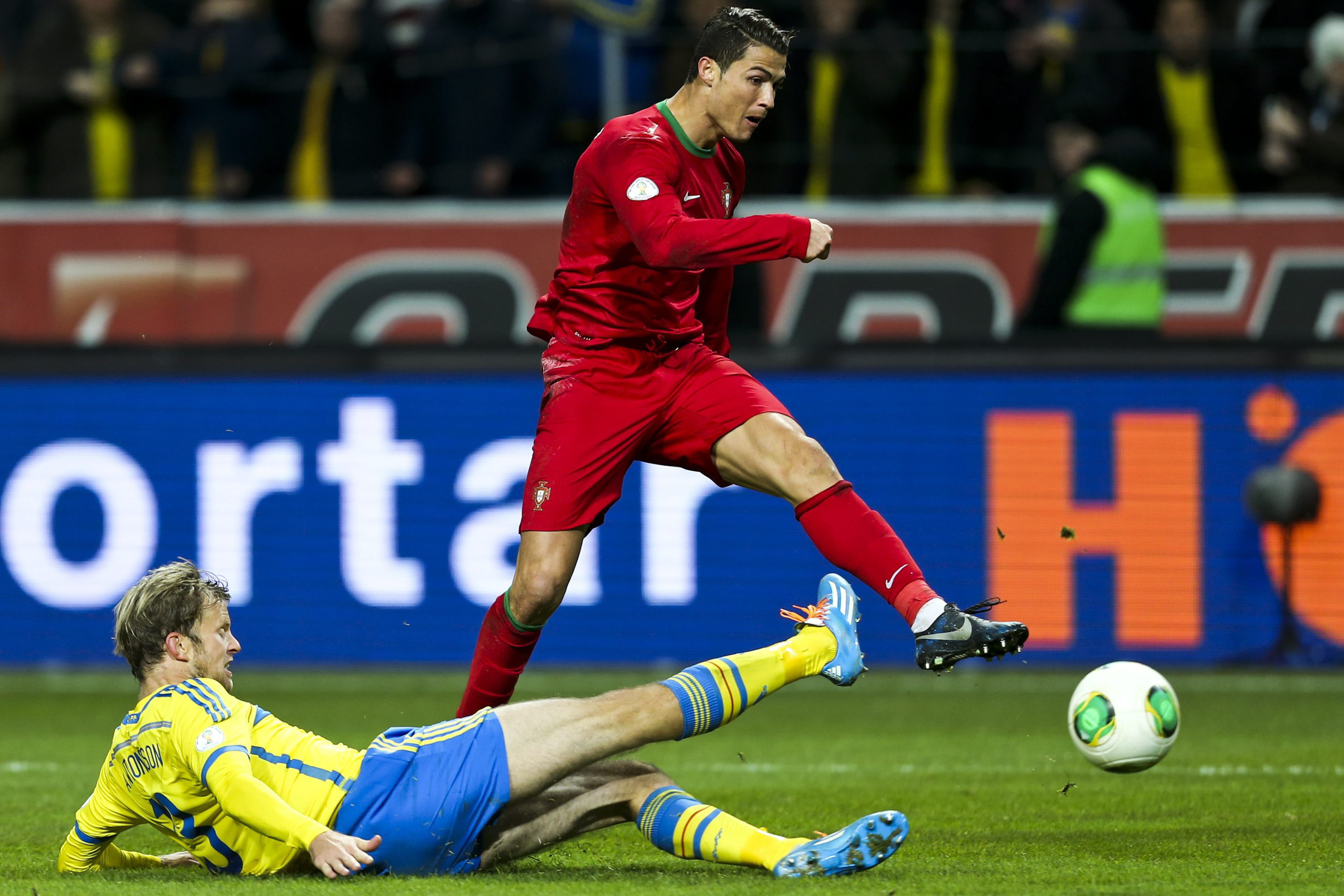 Portugal clama por el Balón de Oro a Cristiano tras su exhibición ante Suecia