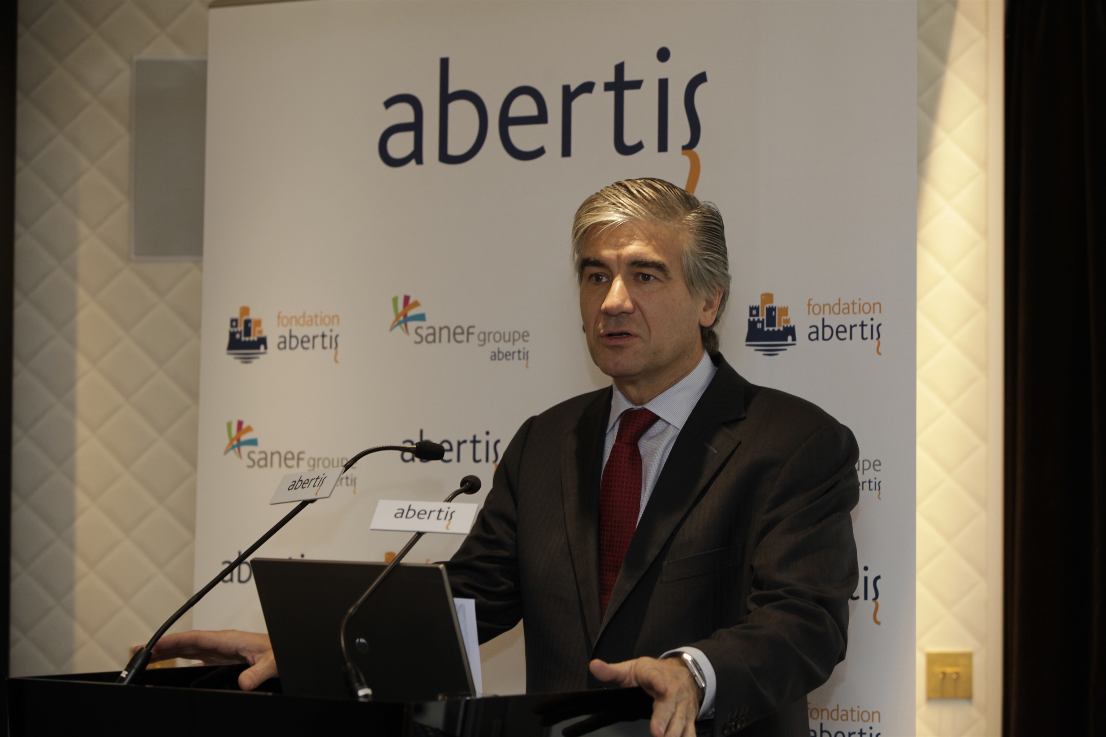 Abertis cuenta con 2.000 millones para invertir en nuevos proyectos hasta 2016