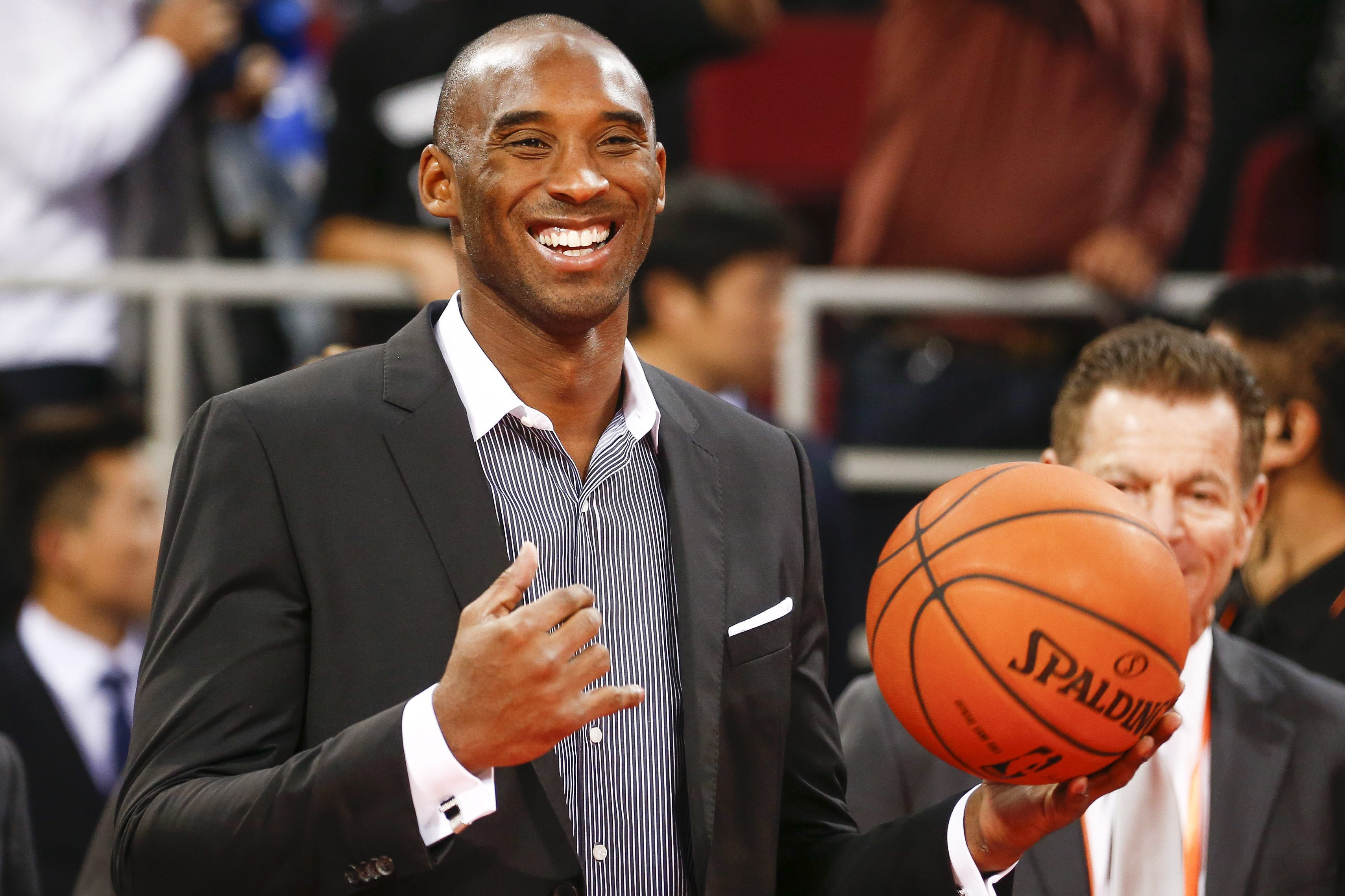 Los Lakers anuncian la renovación de Kobe Bryant por dos temporadas más