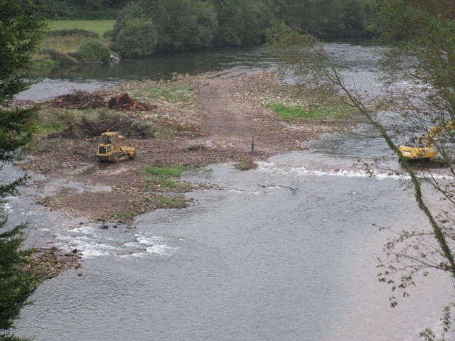 Ecologistas acusan a la Confederación Hidrográfica de realizar «desproporcionados dragados» en el río Nalón