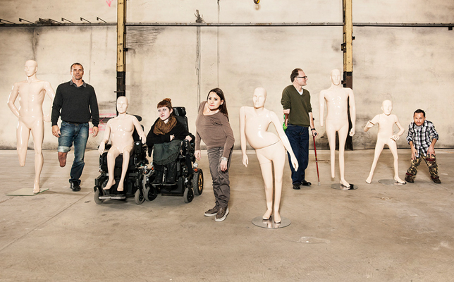Maniquíes con discapacidad visten los escaparates de las tiendas de Zurich