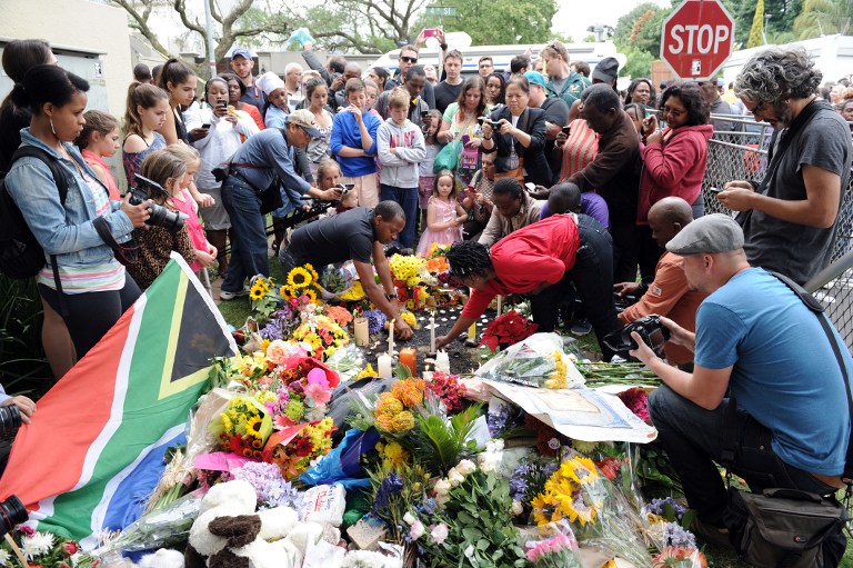 Miles de sudafricanos se echan a la calle para honrar a Mandela