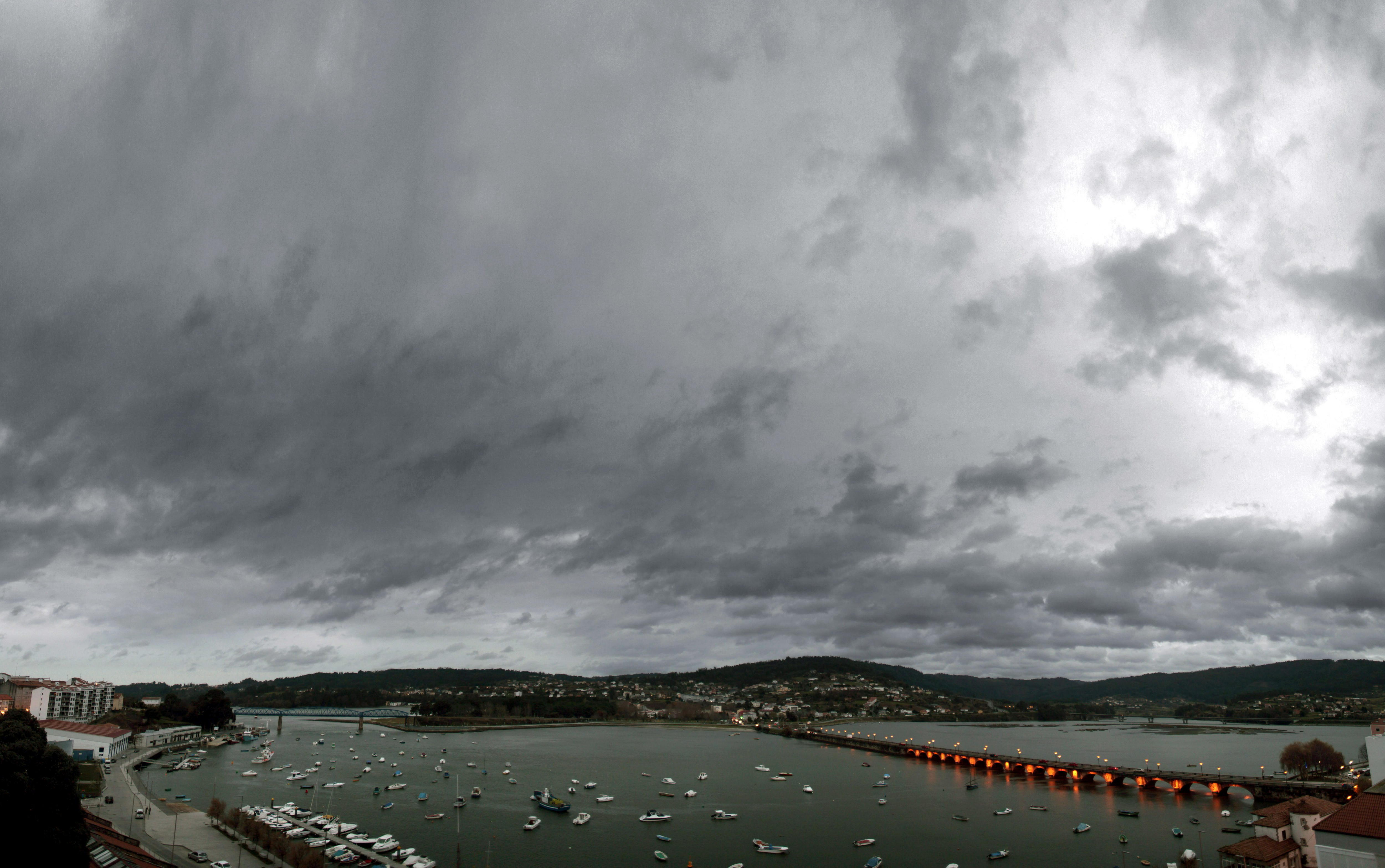 La ciclogénesis explosiva deja vientos huracanados de 185 km/h en Galicia