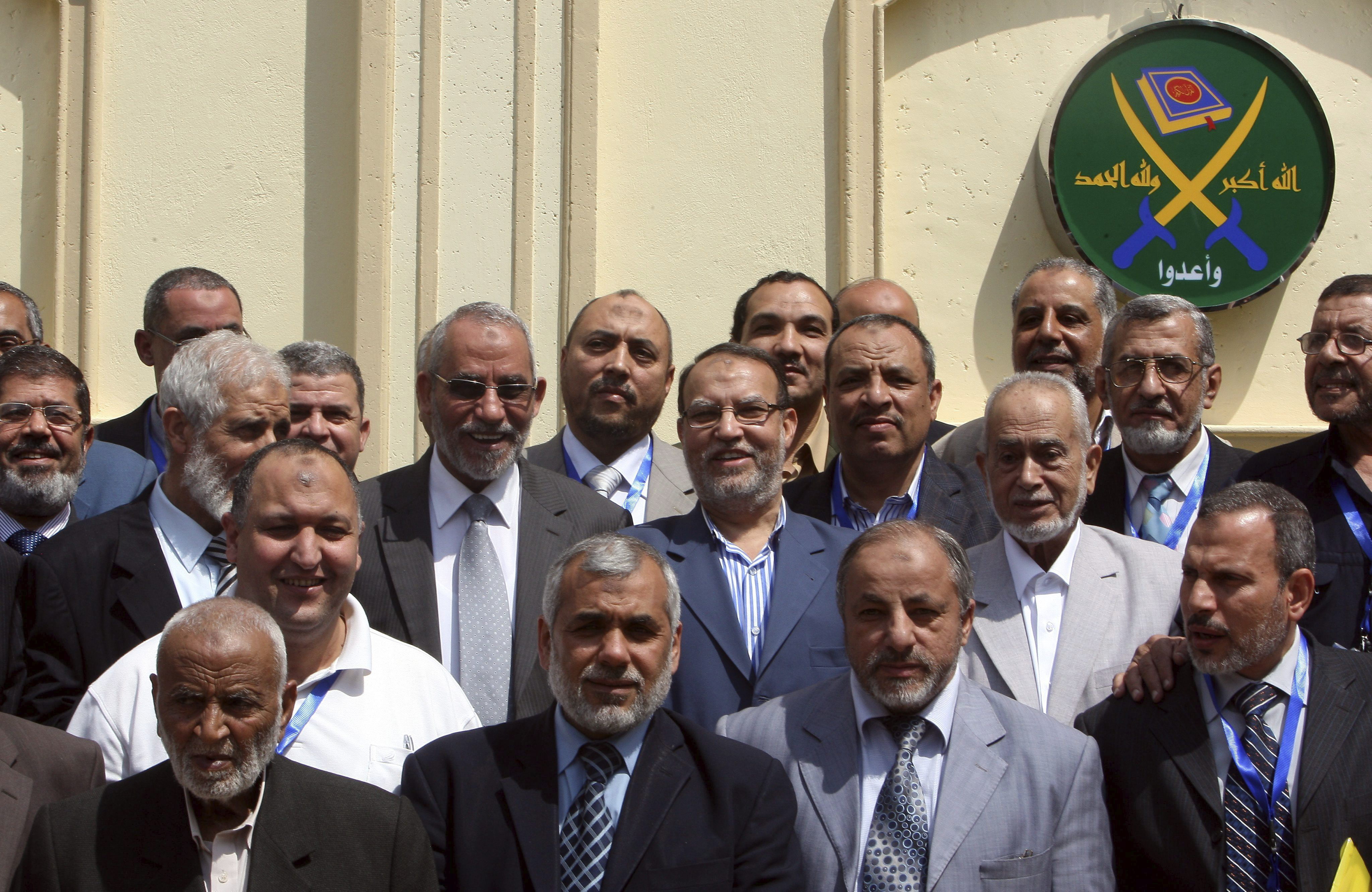 Fiscalía egipcia dicta prisión para 18 Hermanos Musulmanes por «terrorismo»