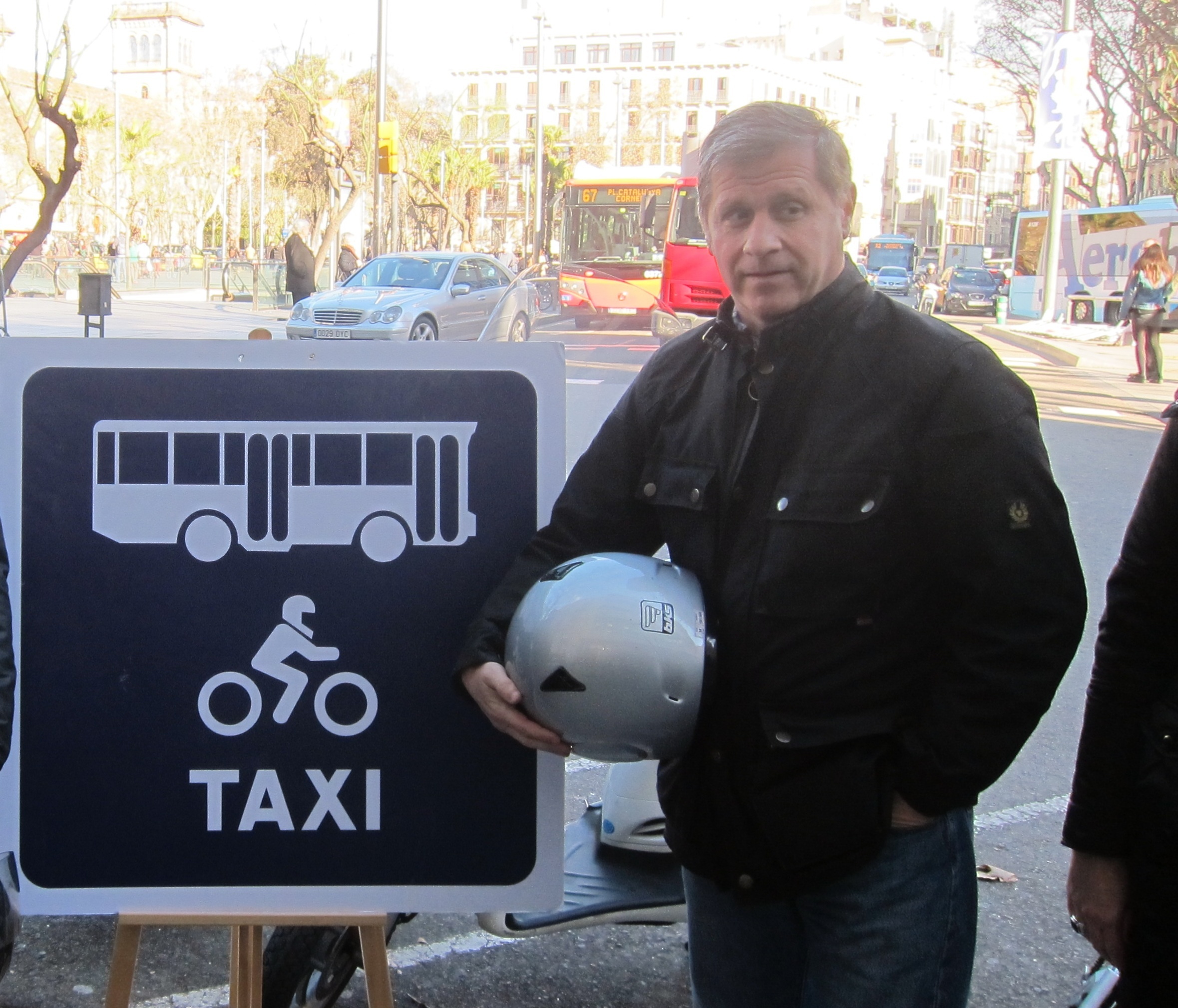 Alberto Fernández (PP) exige a Trias que las motos puedan circular por el carril bus