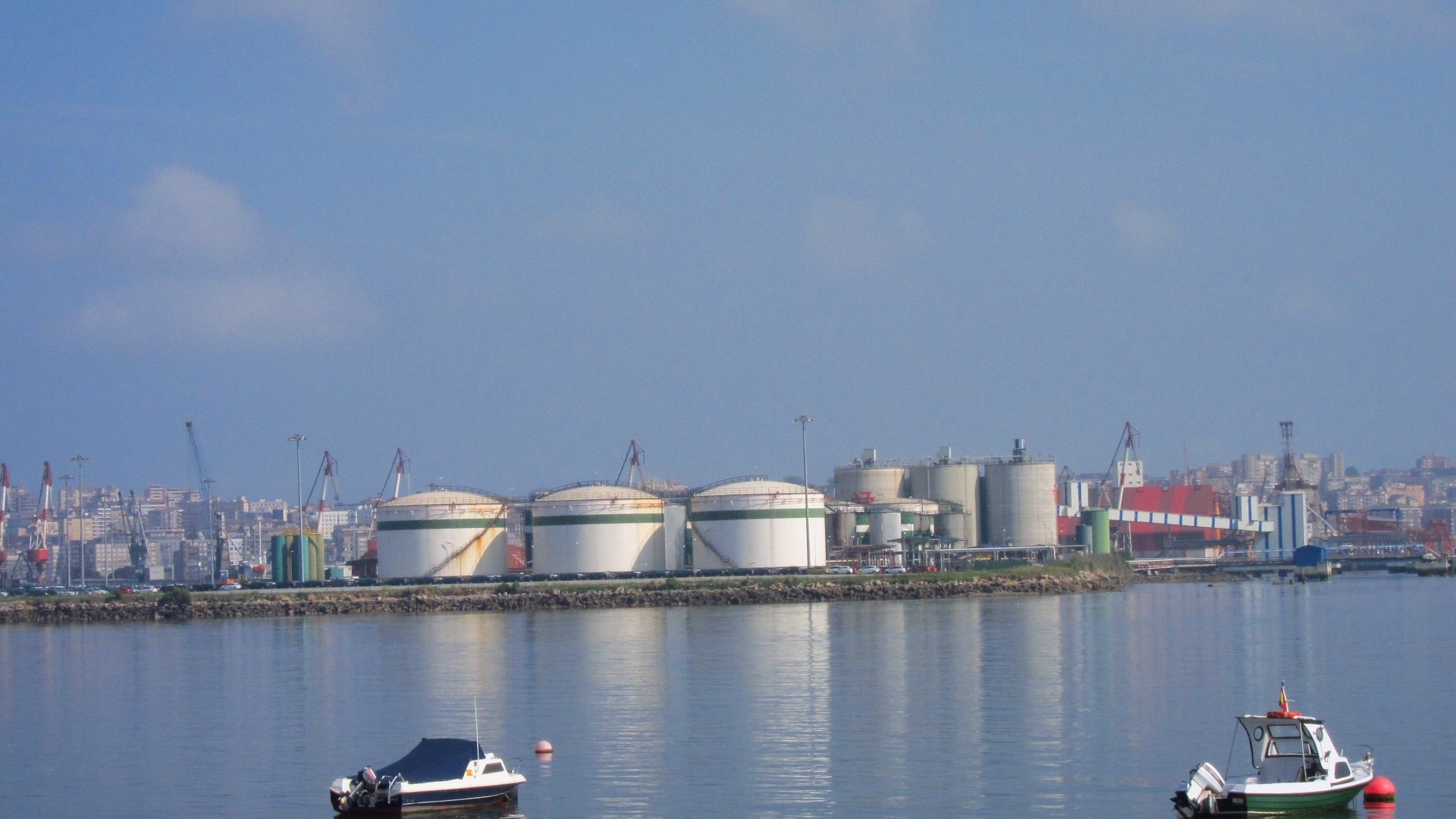 UE estudiará la viabilidad de una instalación de repostaje de gas natural en el Puerto de Santander