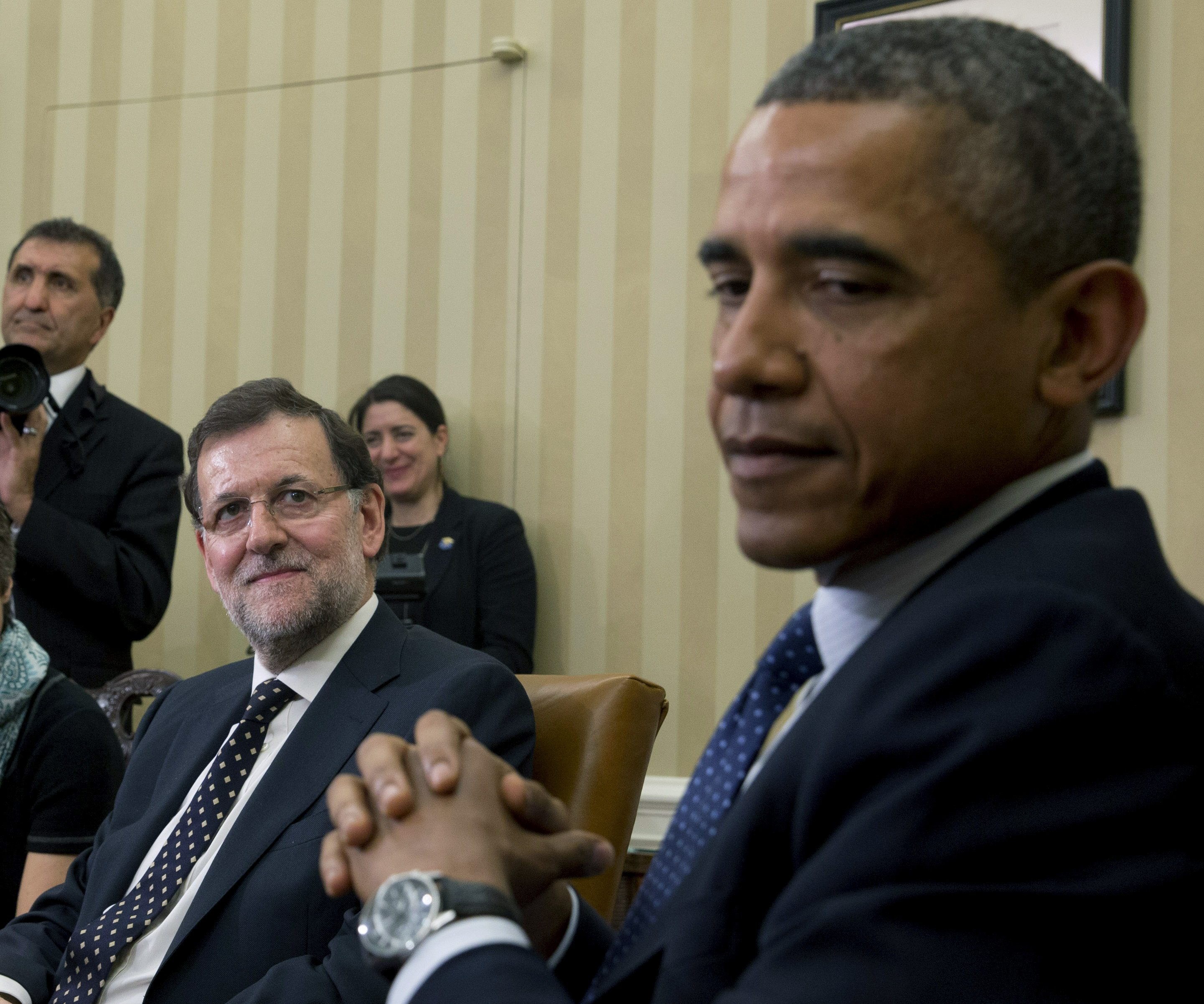 Obama bromea y pide consejo a Rajoy para que EEUU gane el Mundial de fútbol