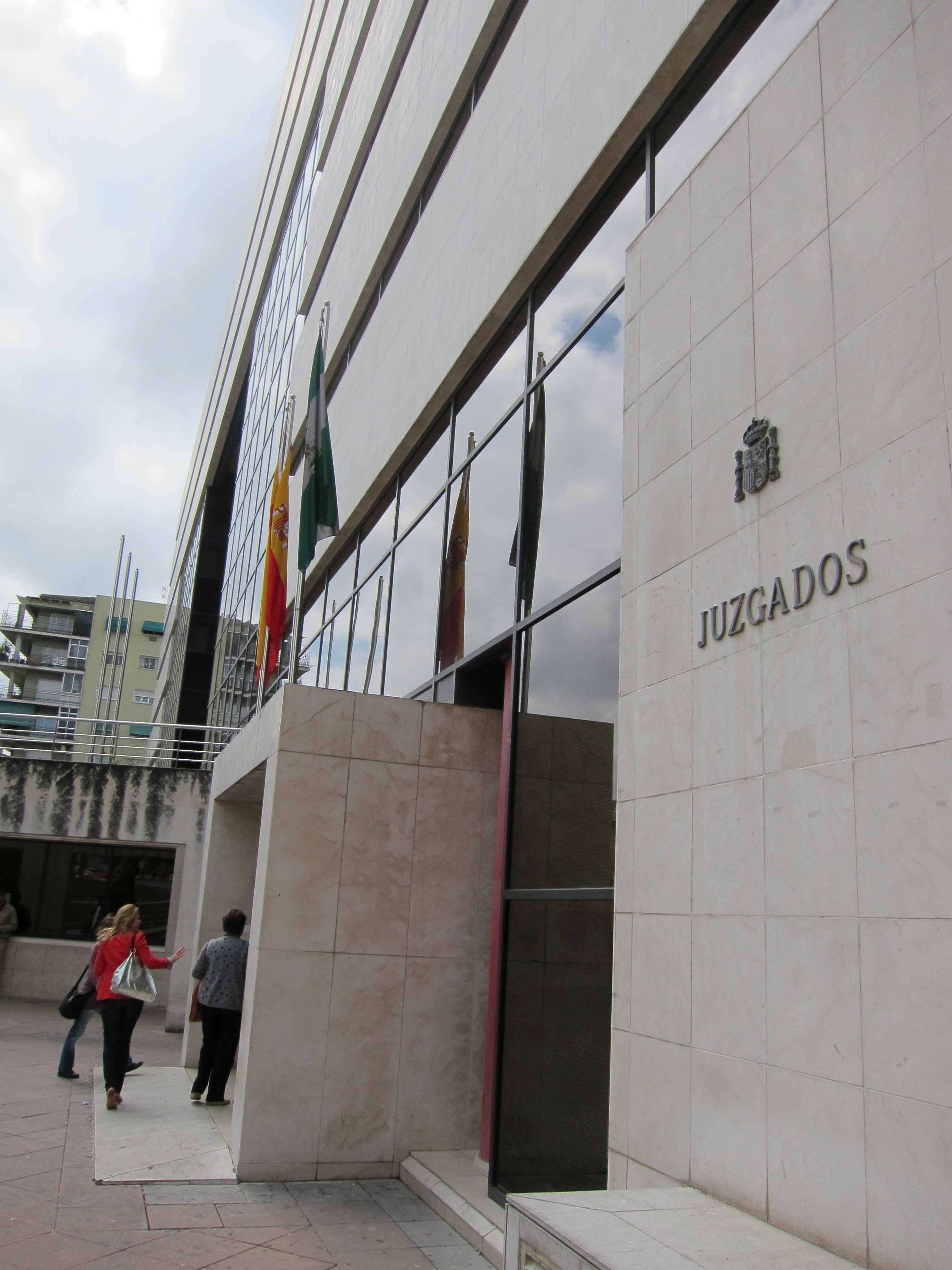 La falta de unas pruebas aplaza al verano el juicio por el robo de la caja fuerte del estadio de Los Cármenes (Granada)