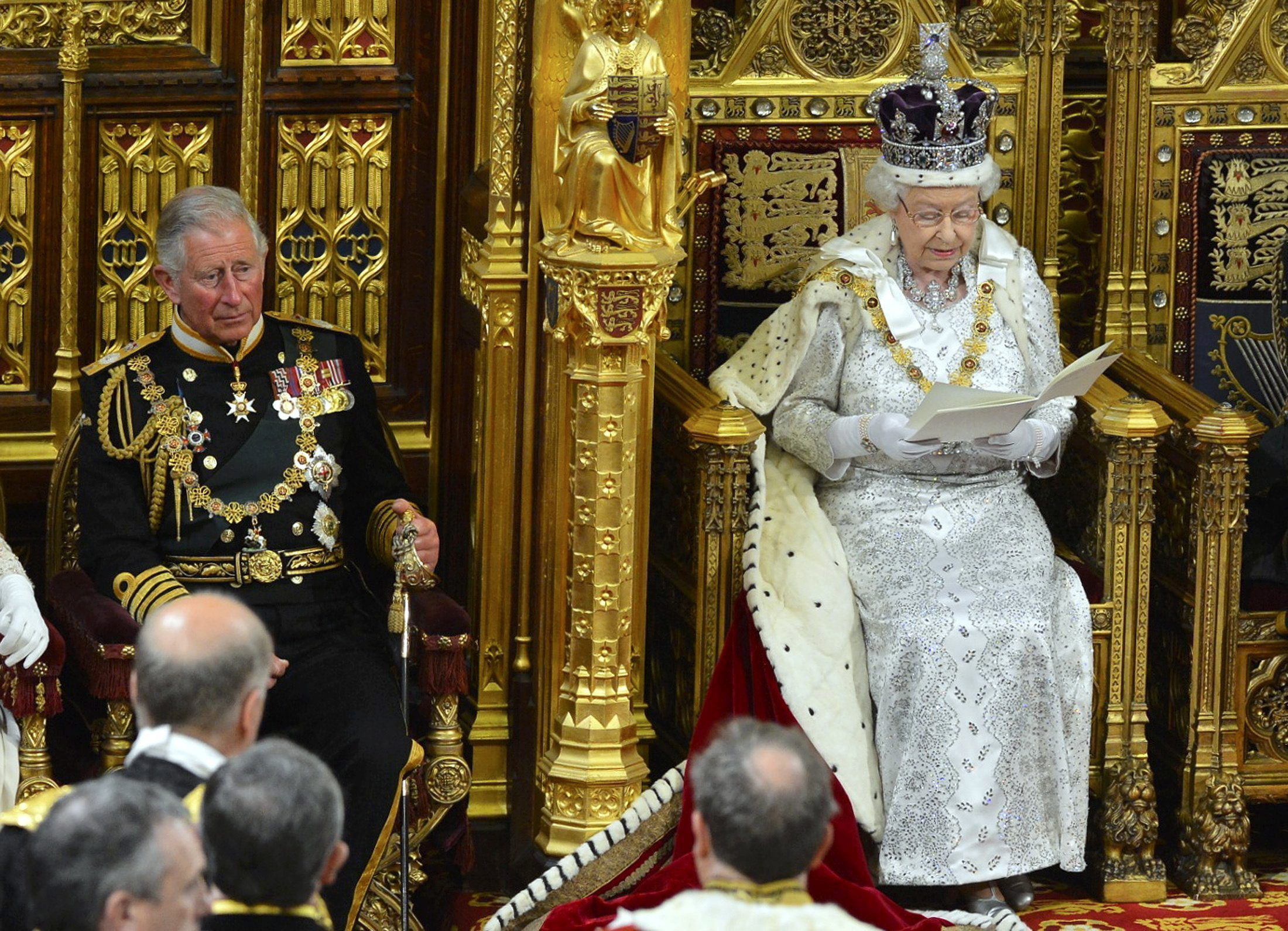 La Reina Isabel II y el príncipe Carlos tendrán un único portavoz de prensa