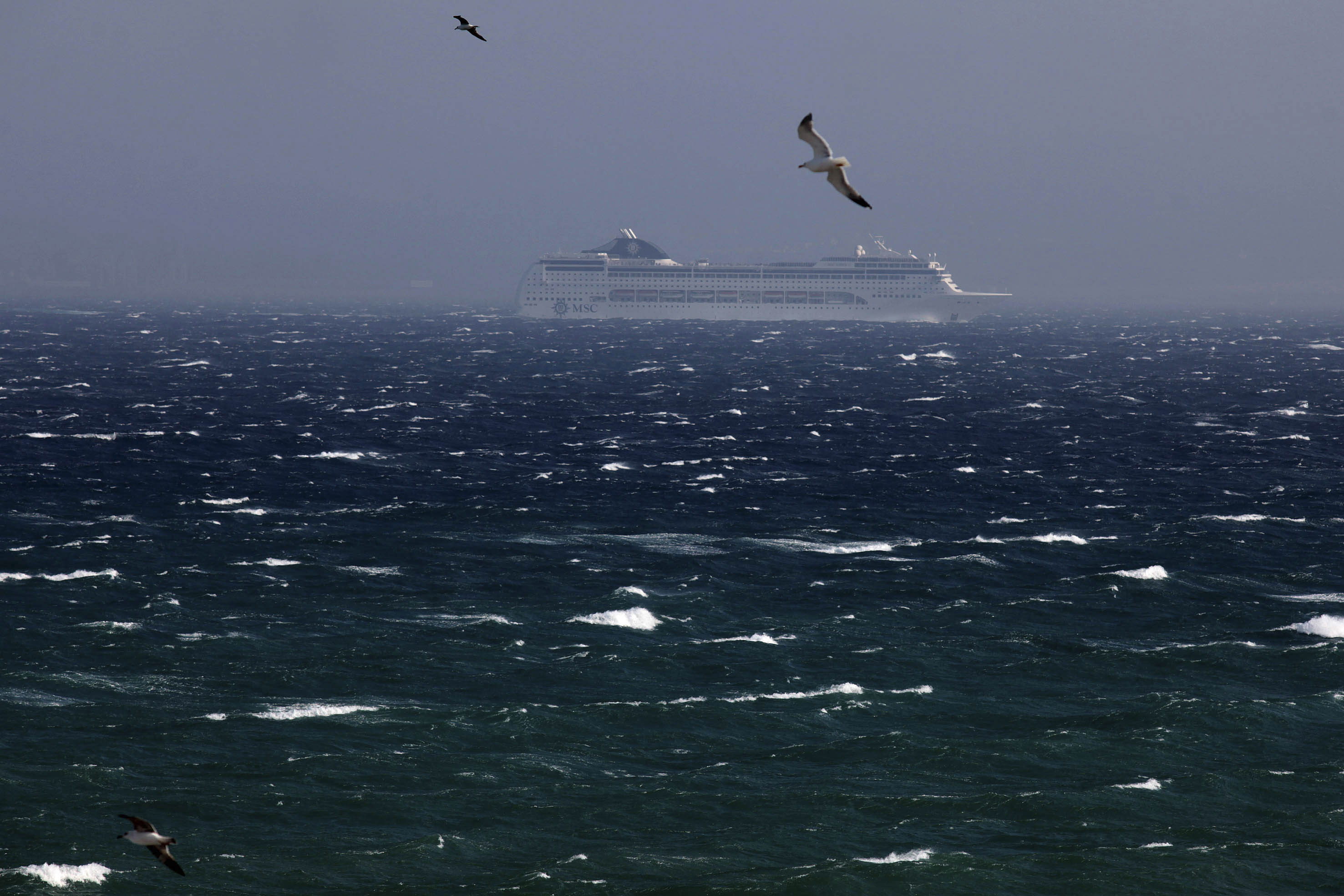El temporal de viento suspende las comunicaciones entre Ceuta y Algeciras