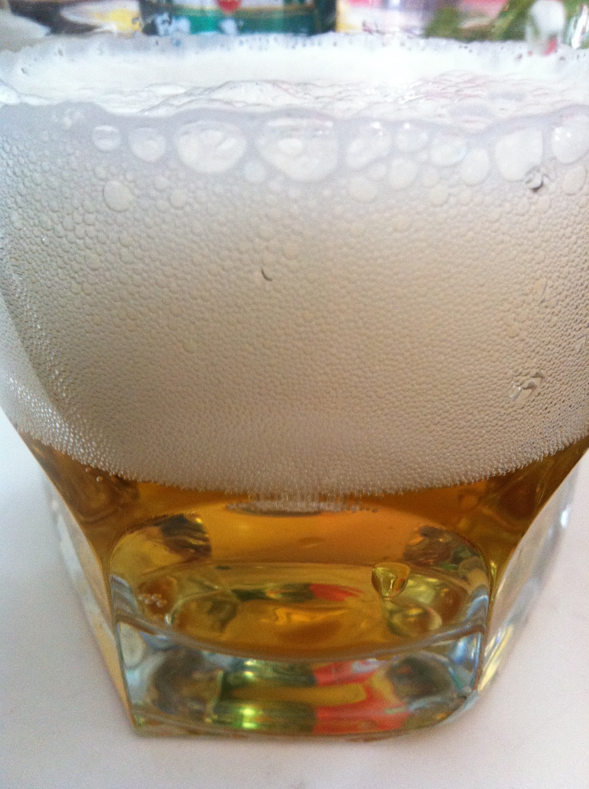¿Qué secretos esconde la física sobre la espuma de la cerveza?