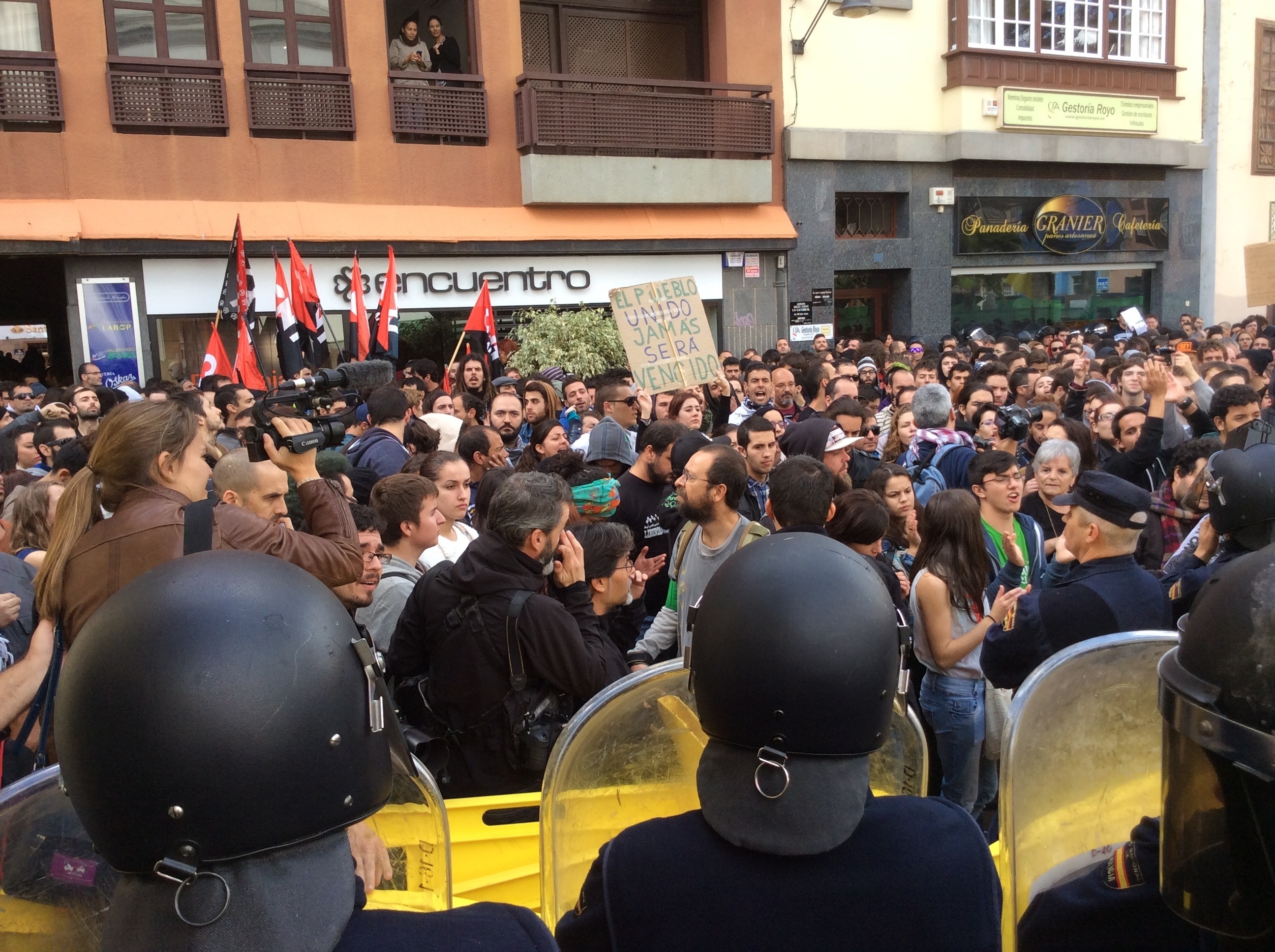 Cientos de manifestantes protestan en Tenerife contra Wert por la LOMCE