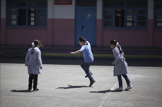 El Gobierno vasco quiere prohibir jugar al fútbol en los patios de colegios