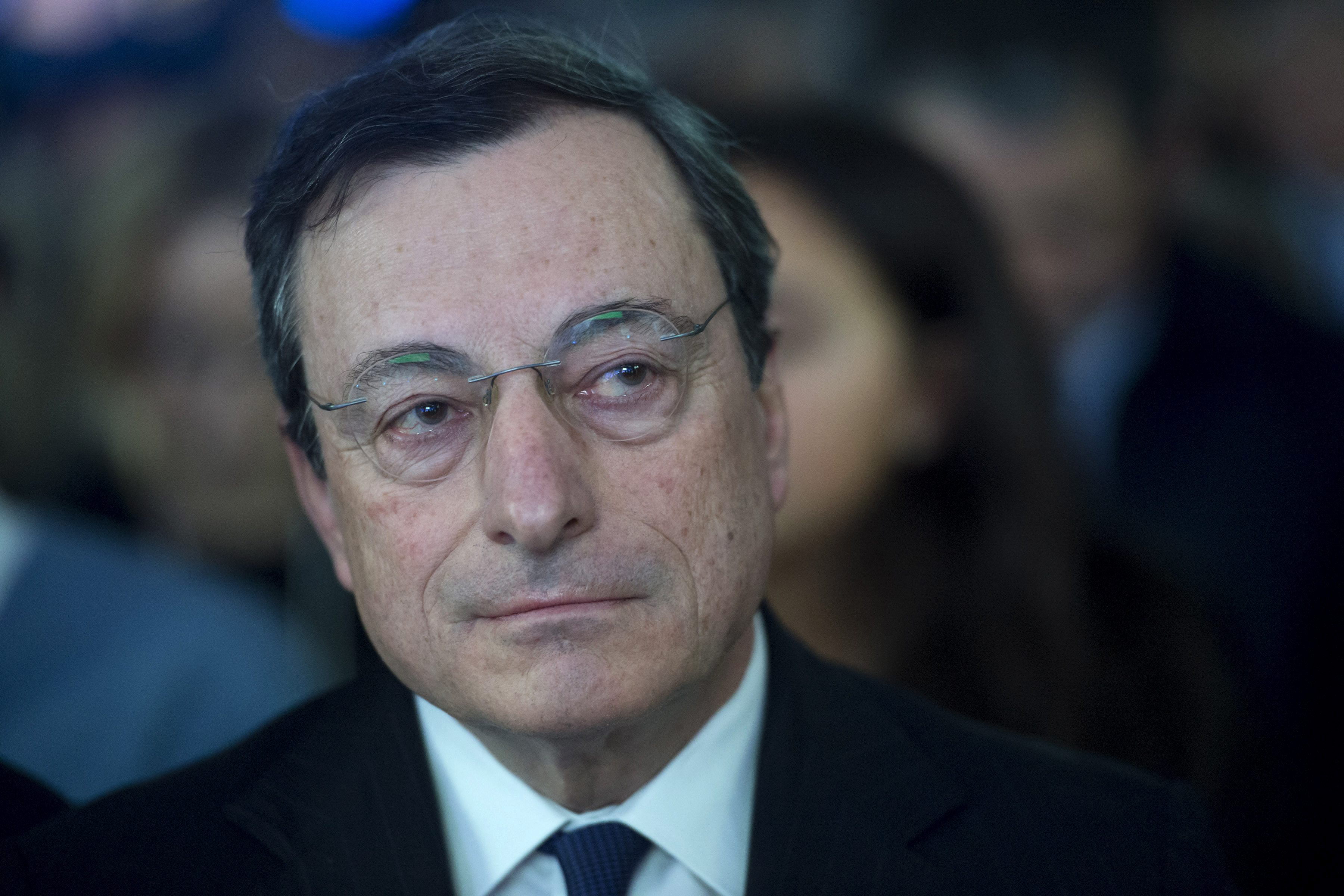 Draghi prepara una nueva bajada de los tipos de interés ante la sequía del crédito