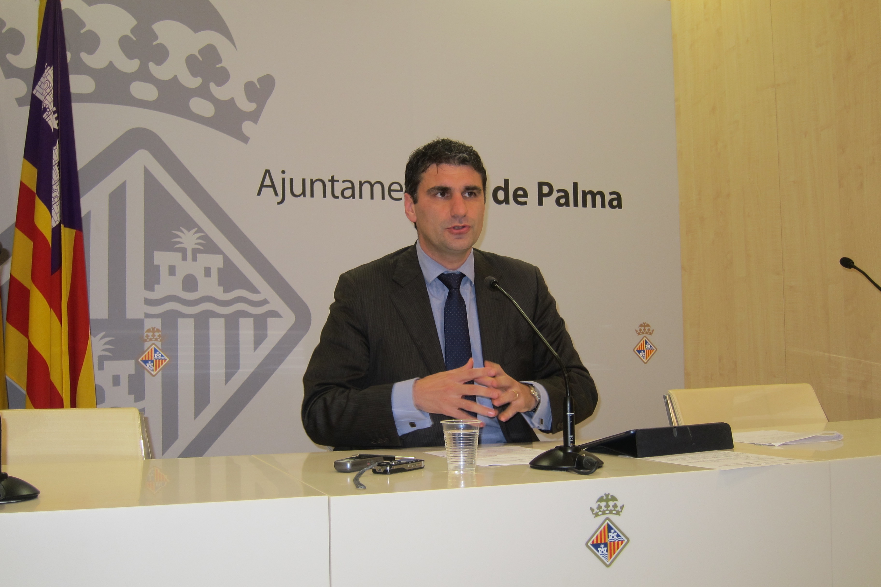 El Ayuntamiento de Palma se reunirá con los taxistas tras la denuncia sobre el pago de comisiones a cambio de clientes
