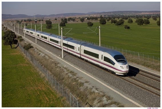 El AVE Barcelona-Madrid transportó 3,1 millones de viajeros en 2013, un 16% más