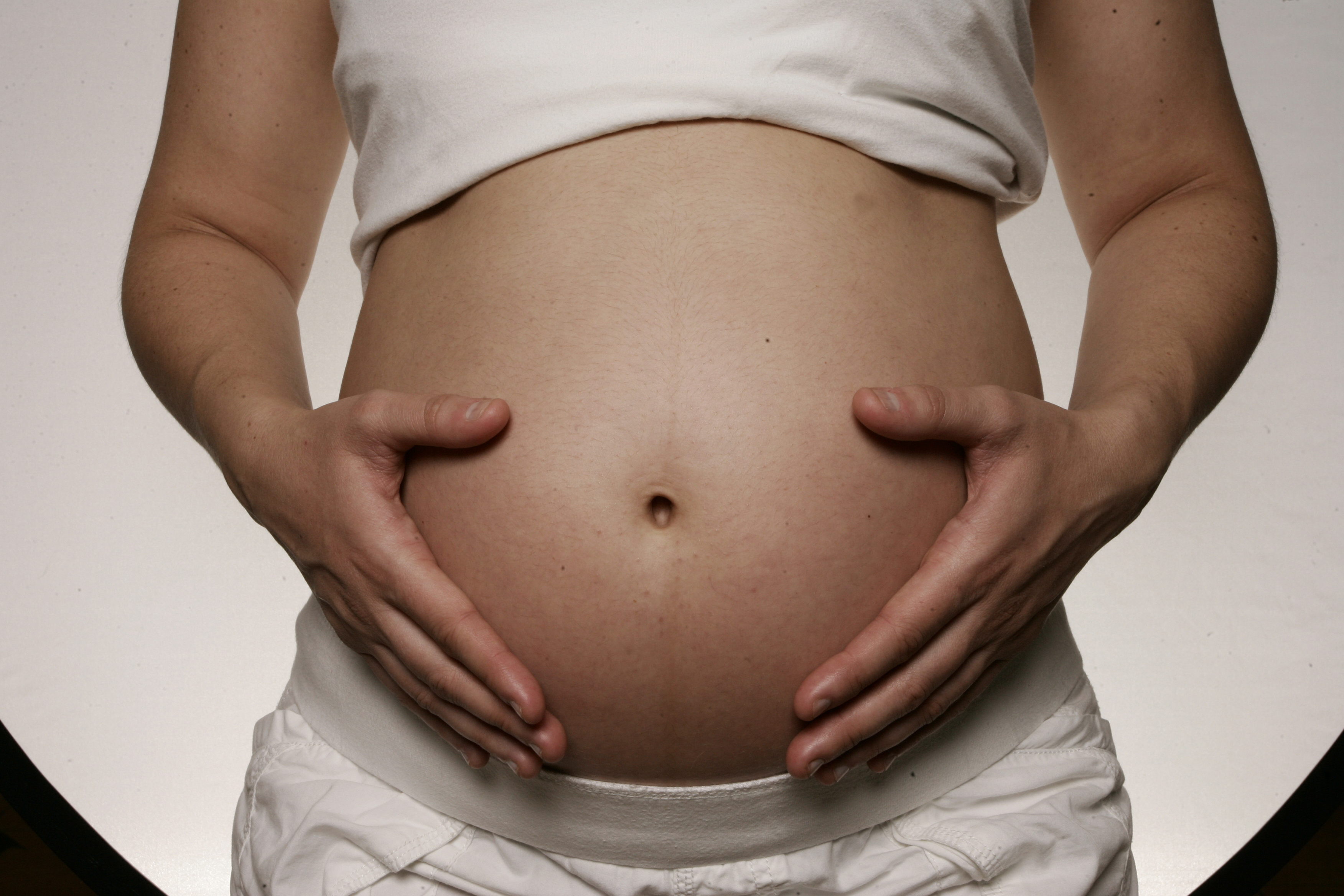 Los permisos de maternidad caen el 3,3 por ciento y los de paternidad el 3,2 % en 2013
