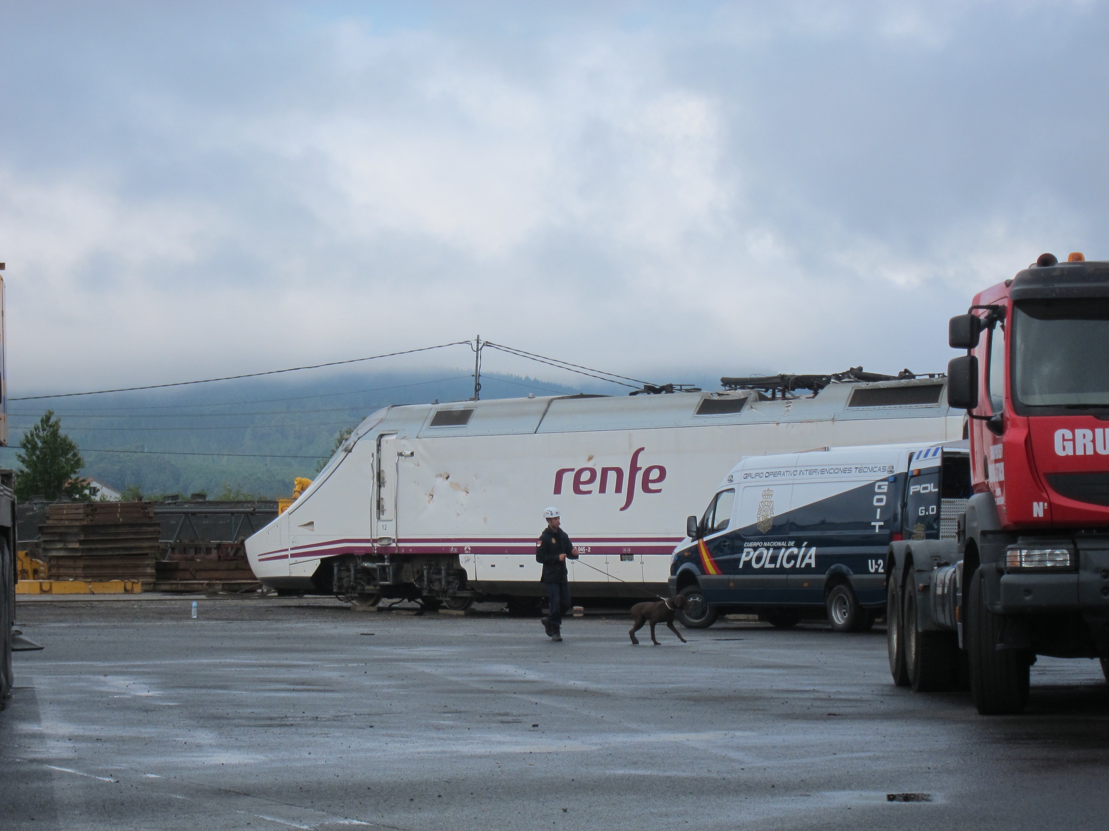 Los restos del tren pasan «en depósito» a Renfe ante la «imposibilidad» de que la Policía siga custodiándolos