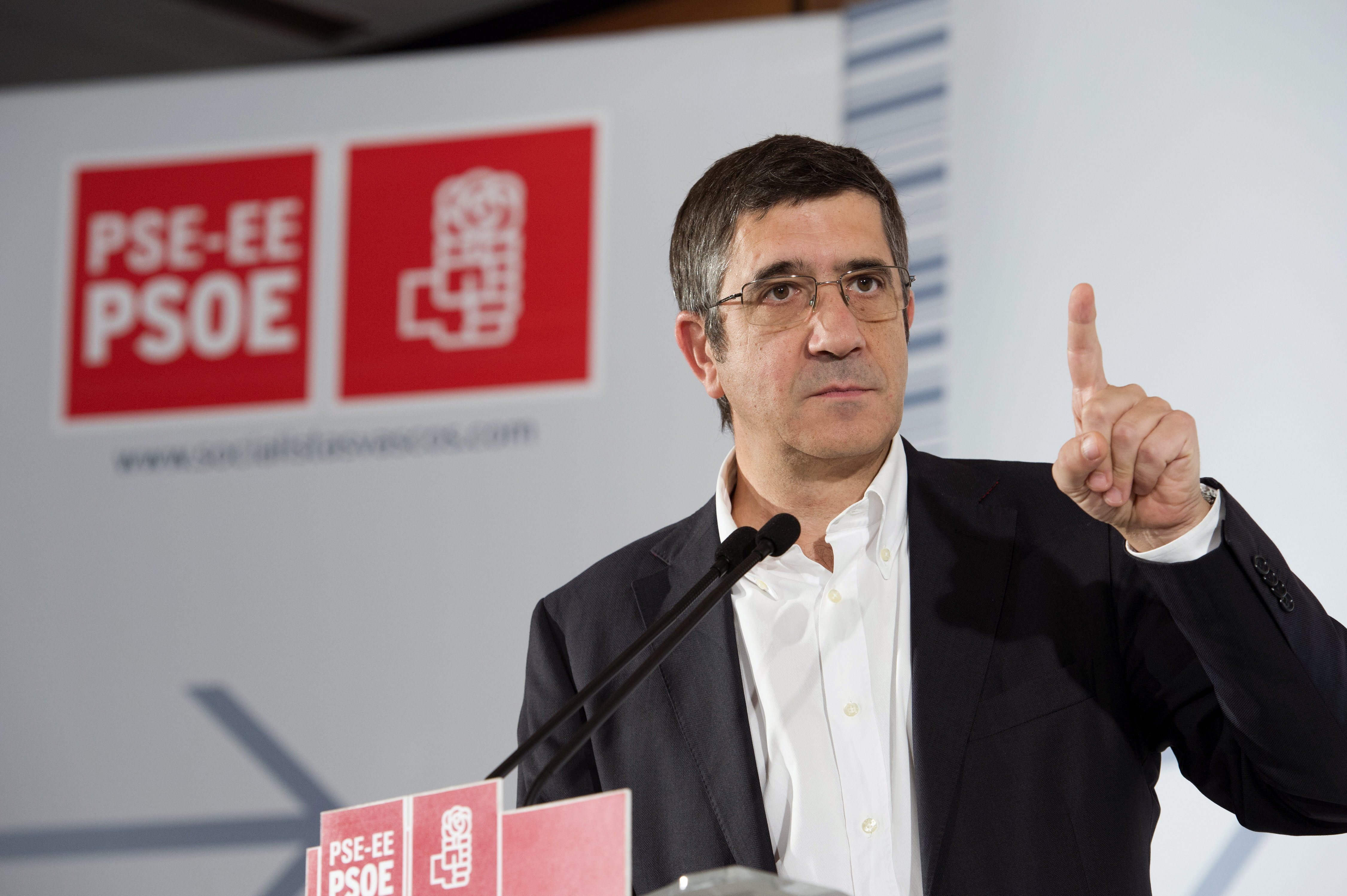 Rubalcaba advierte a Rajoy que sus reformas se pueden parar y lo van a hacer