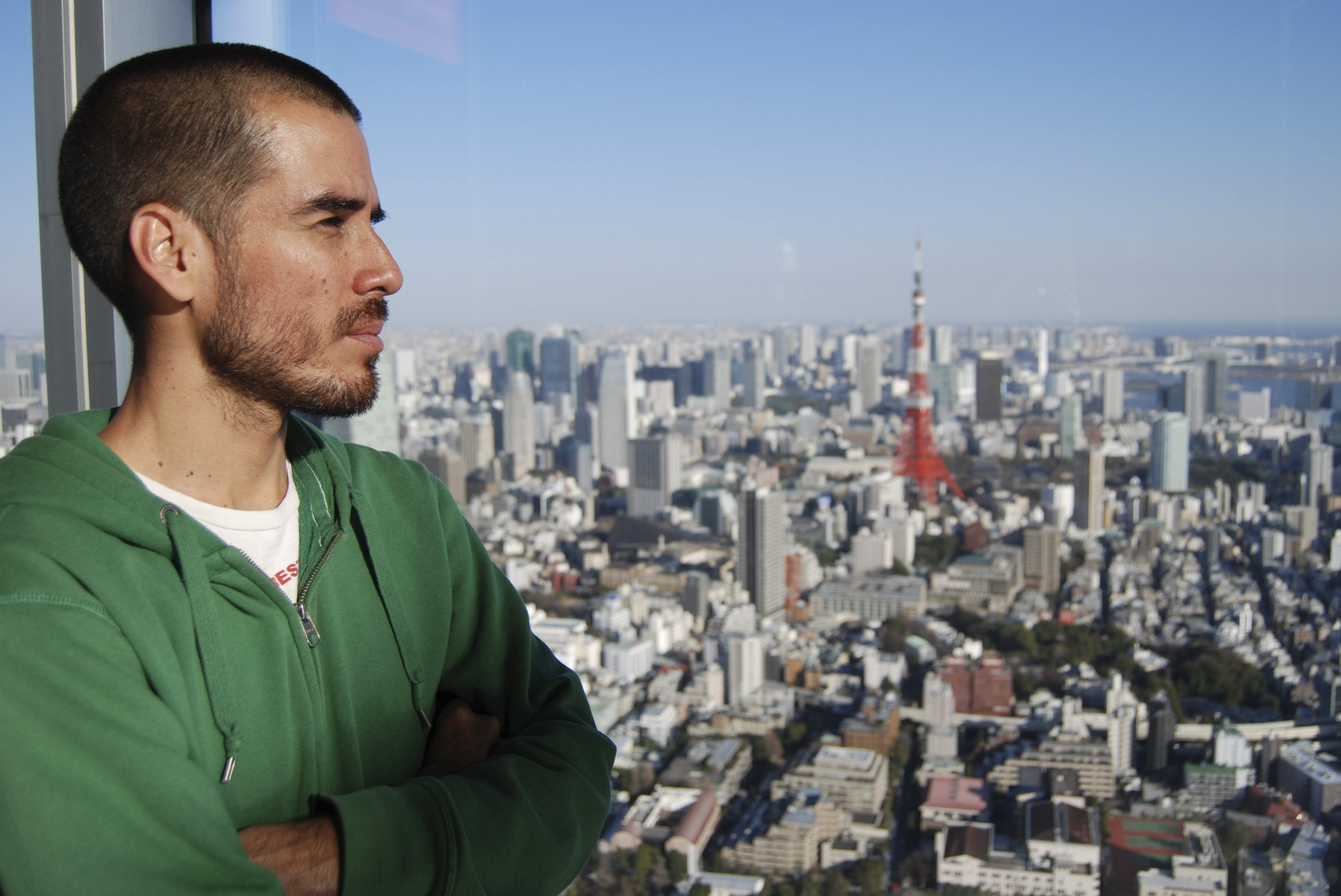 Tokio acoge el arte comprometido del peruano Gabriel Acevedo Velarde