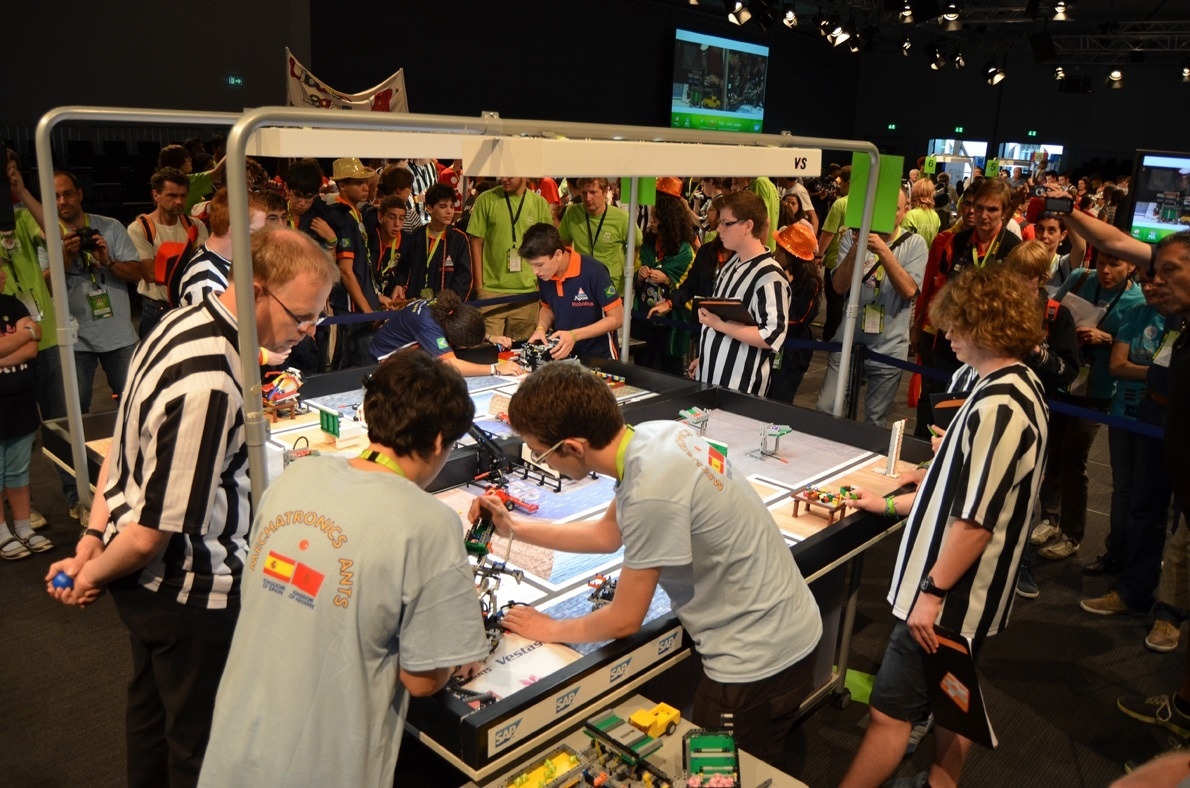 Un total de 203 estudiantes participan este domingo en el torneo de robótica First Lego League