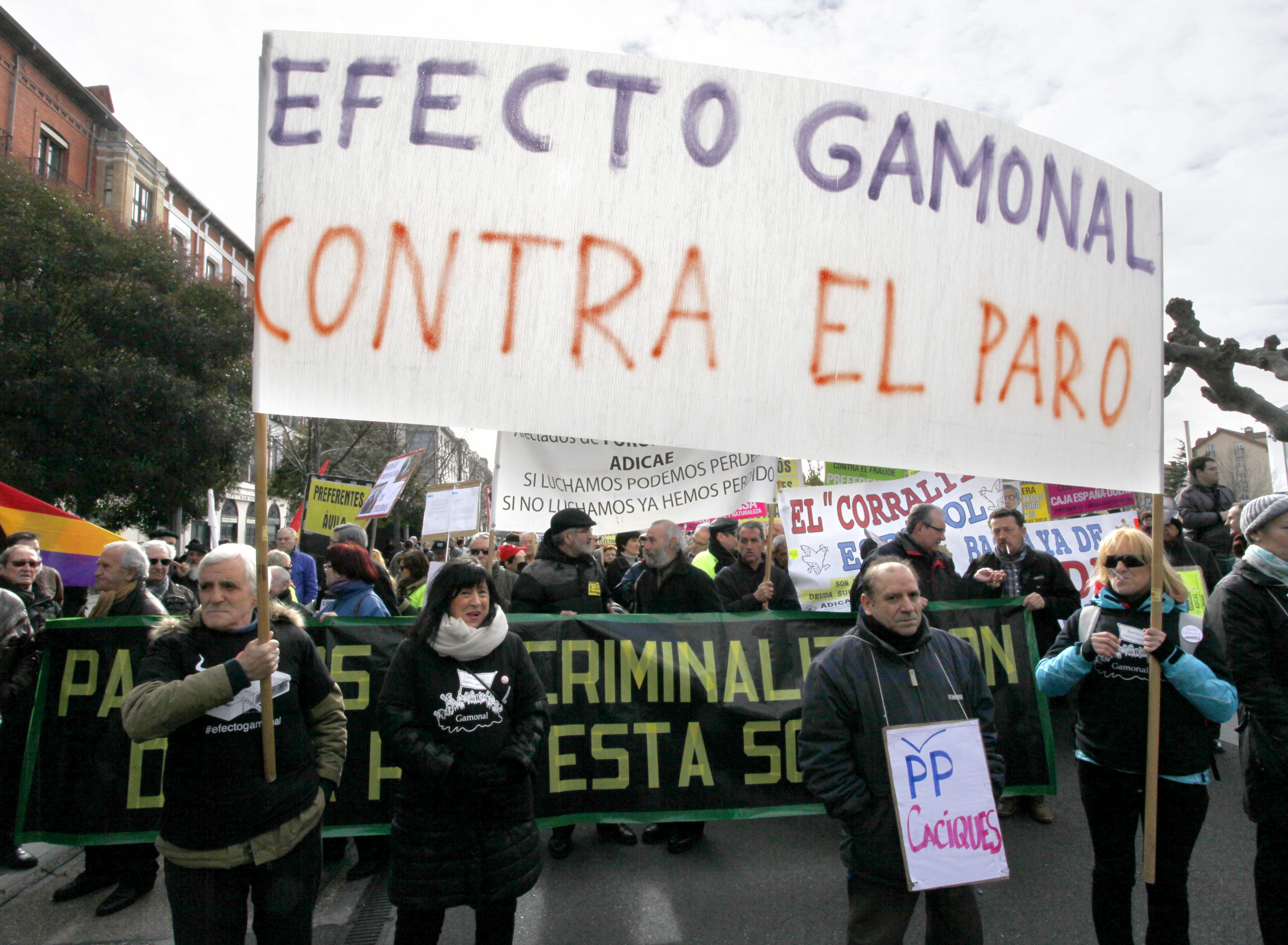 Cerca de 5.000 personas protestan en Valladolid contra políticas del Gobierno
