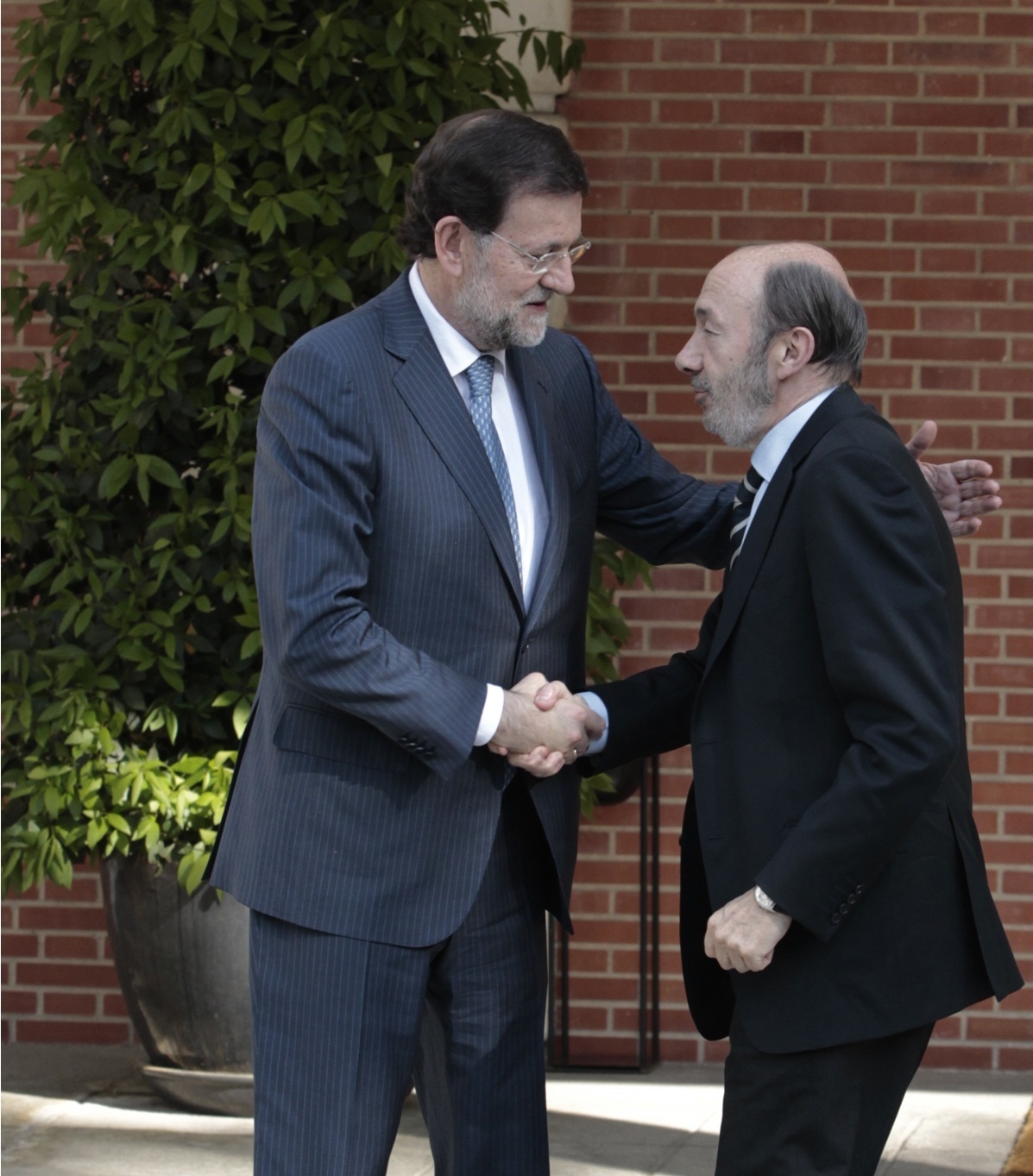Rajoy manda callar a Rubalcaba y éste le pide que de explicaciones