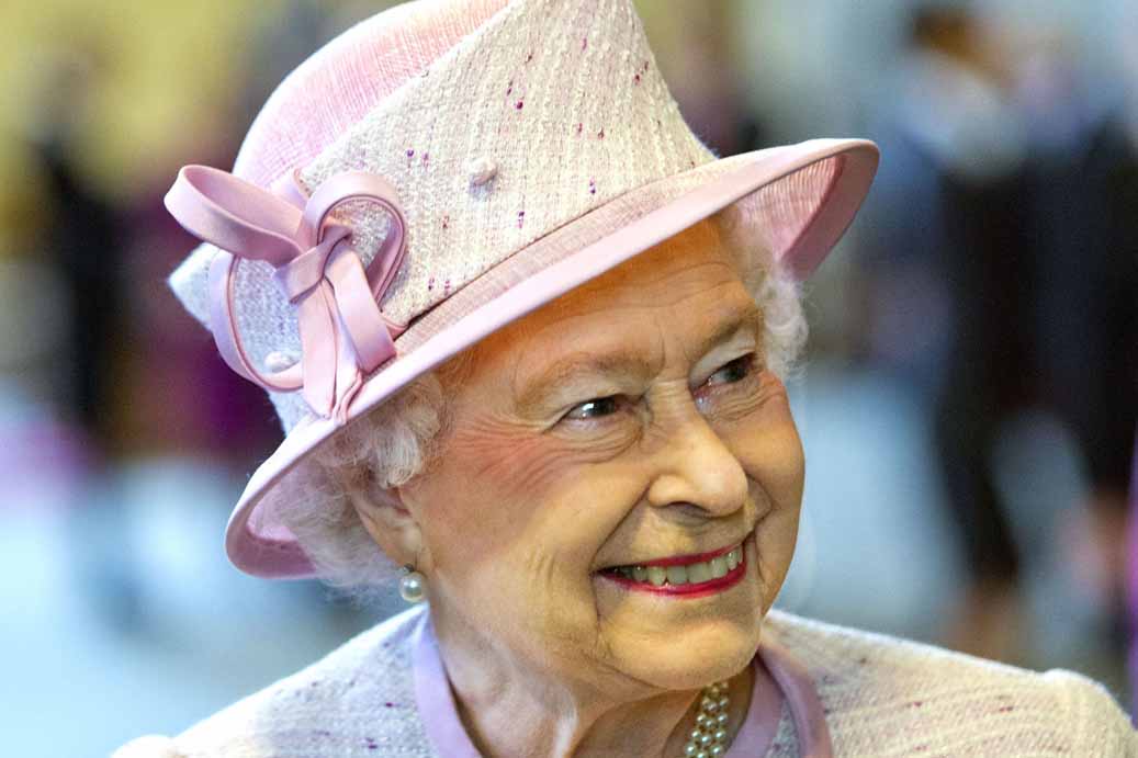 La Reina Isabel II de Inglaterra cumple 62 años en el trono | Teinteresa
