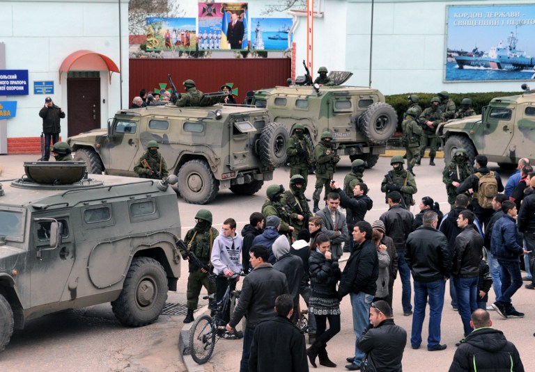 Yatseniuk asegura que el despliegue de tropas rusas es una declaración de guerra