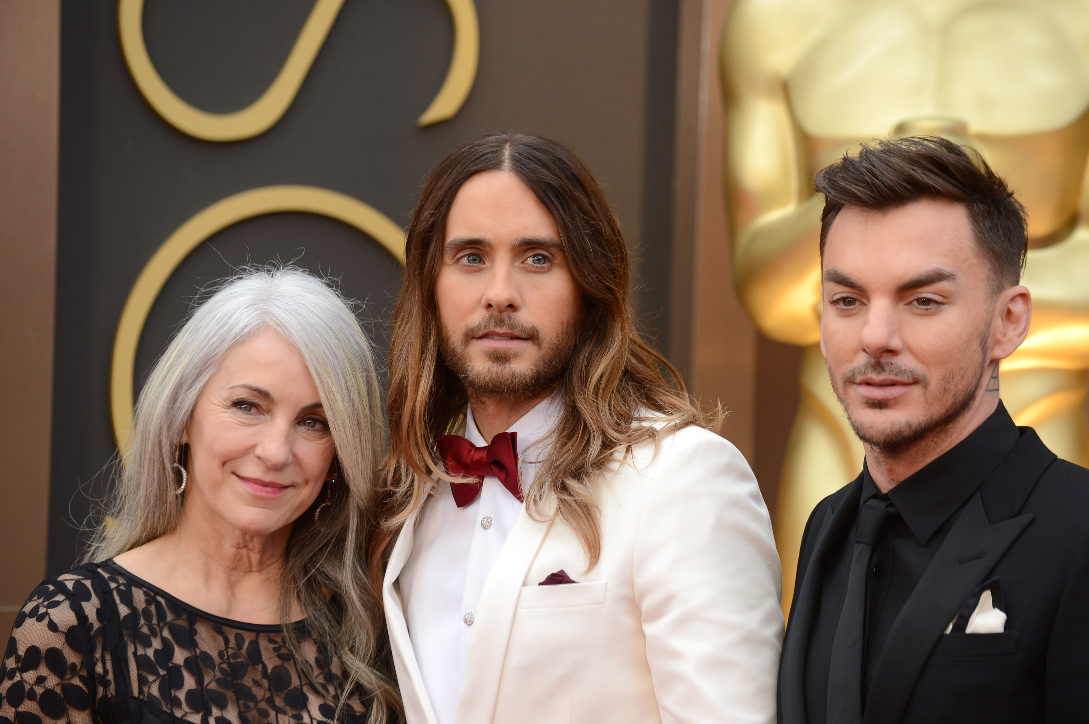 Jared Leto y Matthew McConaughey eligen el blanco para recoger su Oscar