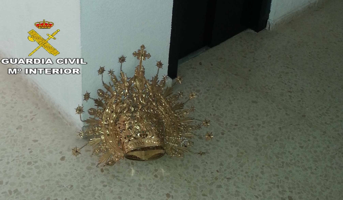 Detenido en «actitud obscena» tras presuntamente robar la Corona y la Daga de la Virgen de Guadiaro