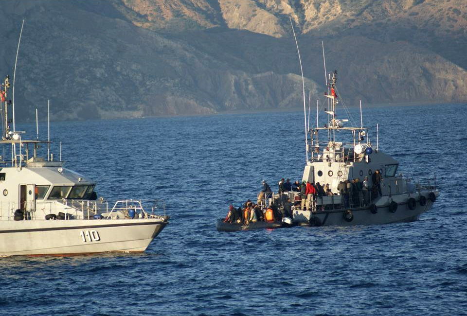 La Guardia Civil intercepta una patera en Melilla con 25 inmigrantes a bordo