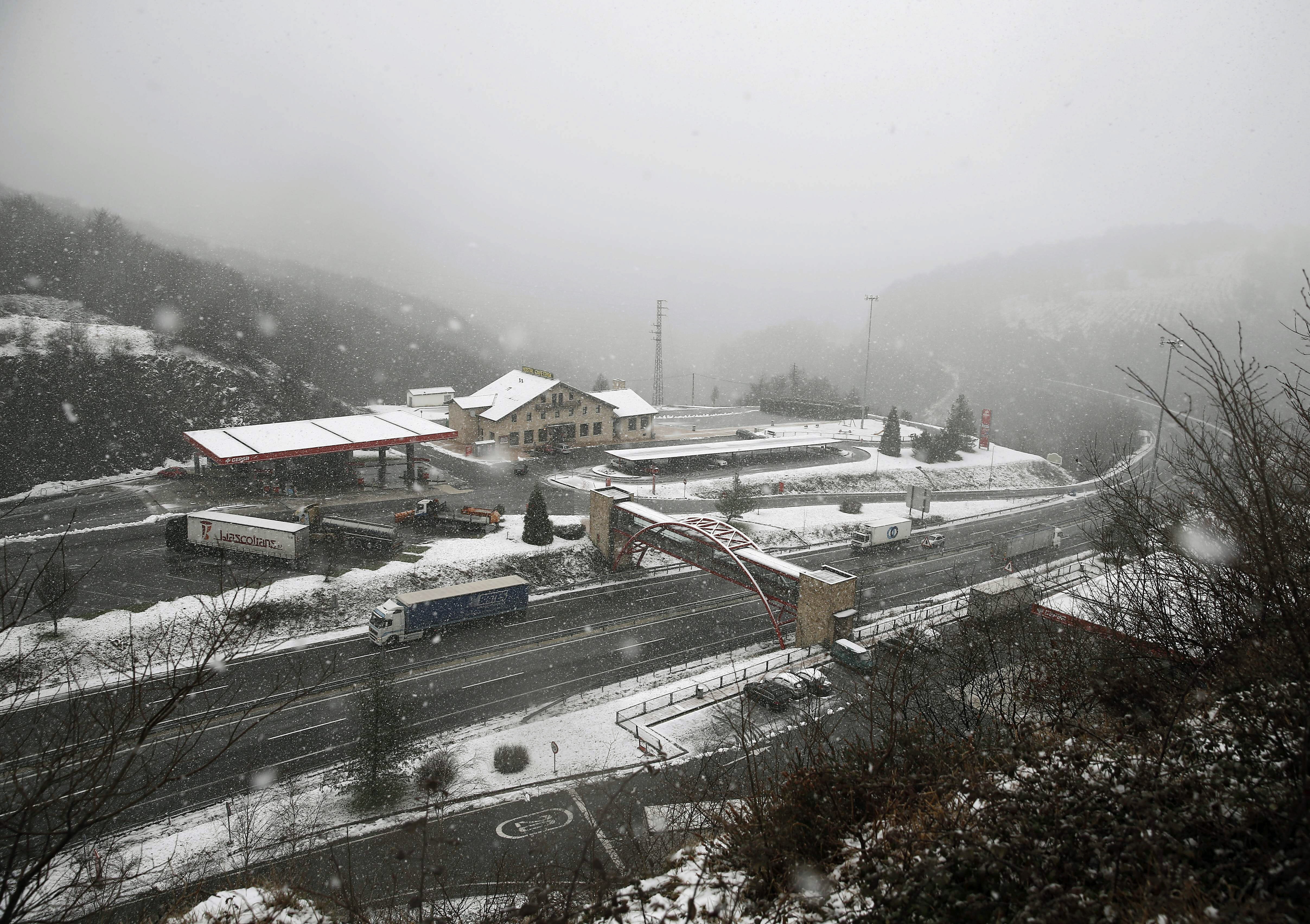 Casi toda España en alerta por nieve, lluvia o fuerte oleaje