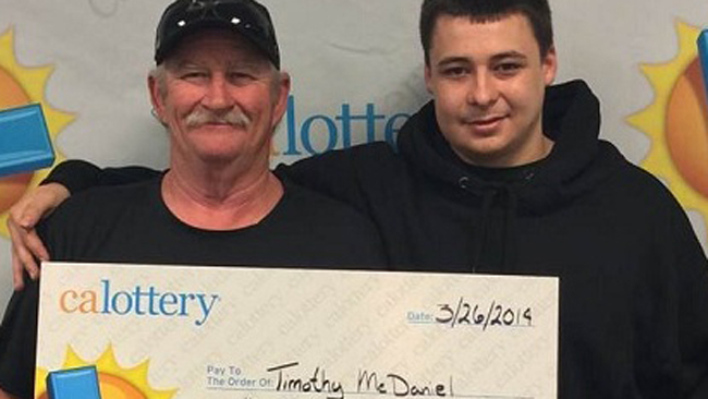 Un hombre gana la loteria un día despues de la muerte de su esposa