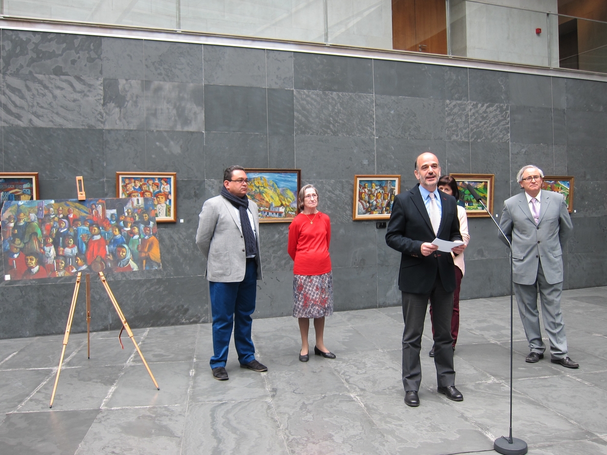 El Parlamento foral acoge una exposición de Juan Viscarret que supone la «vuelta a casa» del pintor navarro