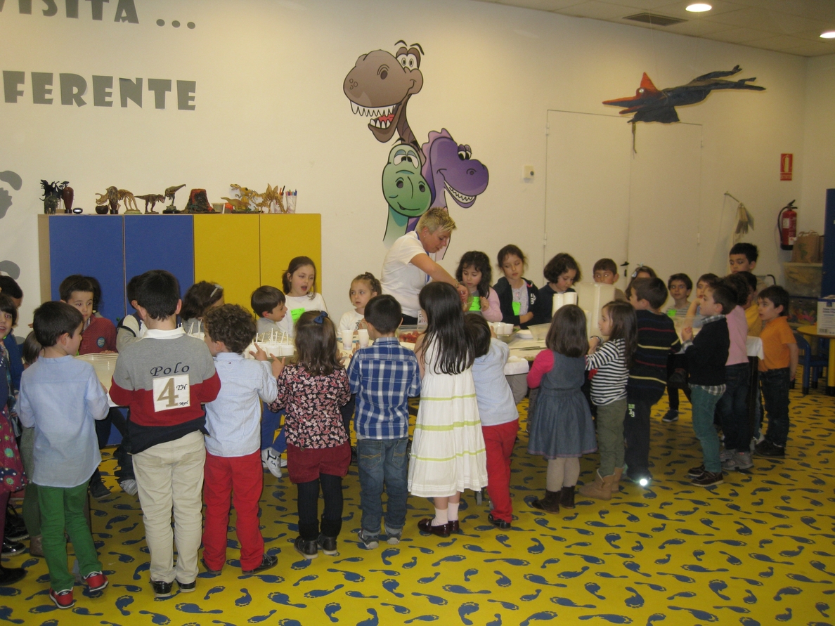 Un total de 6.736 personas han visitado el Museo del Jurásico de Asturias en su X aniversario