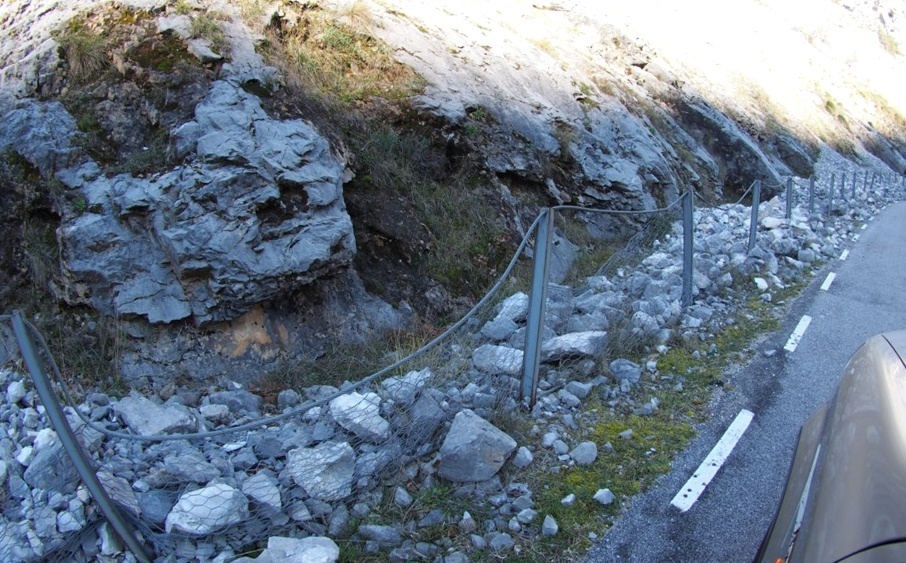 El Gobierno instala medidas protectoras en Bejes y La Hermida ante la caída de piedras