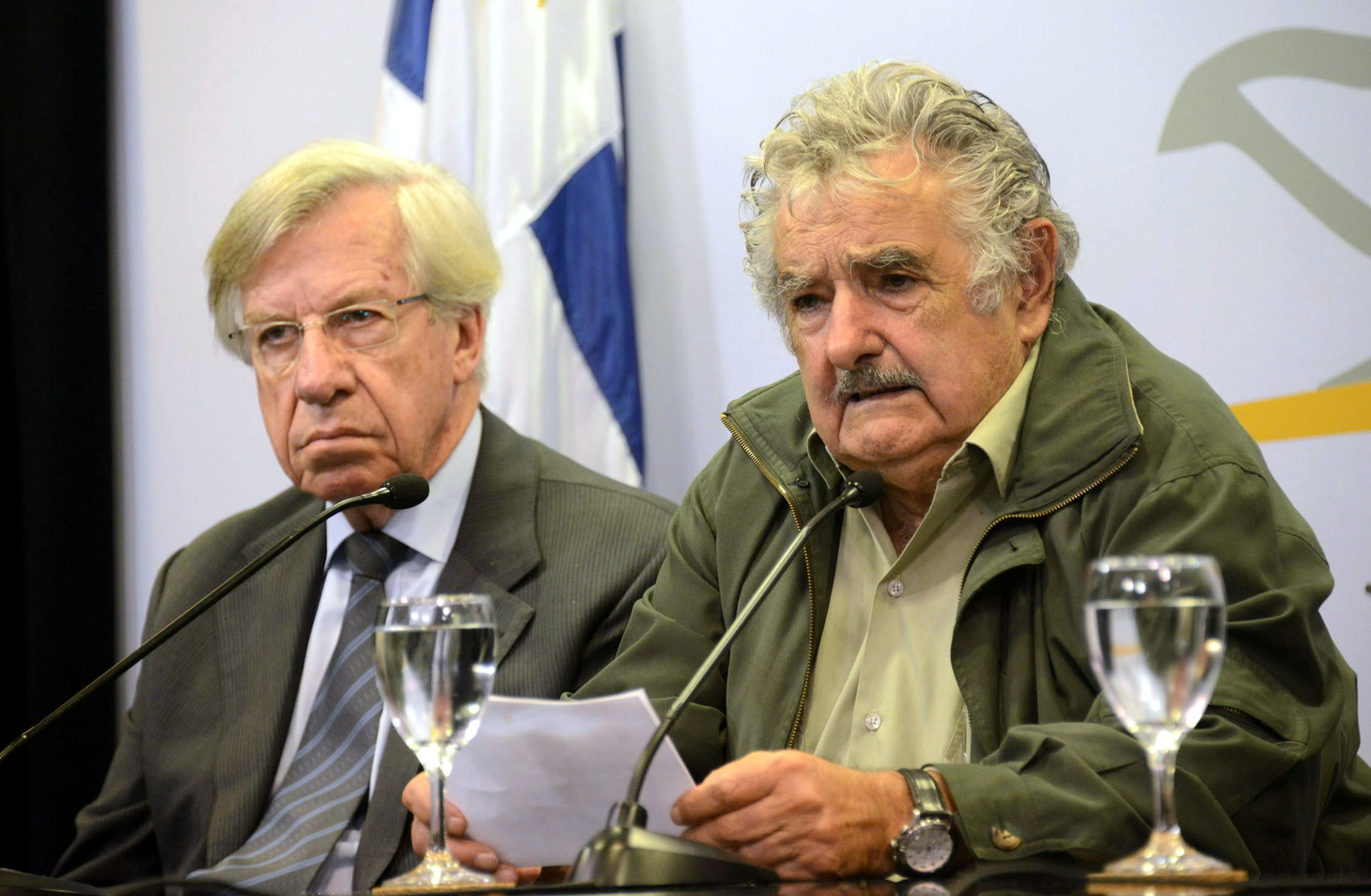 Mujica designa al sucesor del procesado presidente de mayor banco estatal