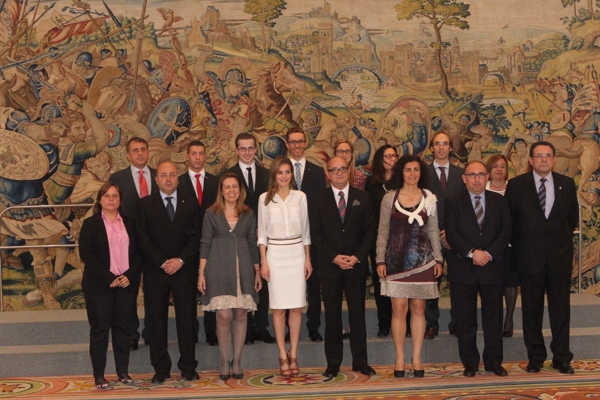 Letizia Ortiz recibe en Zarzuela al Comité Organizador del Mundial FIRS de Patinaje Artístico Reus 2014