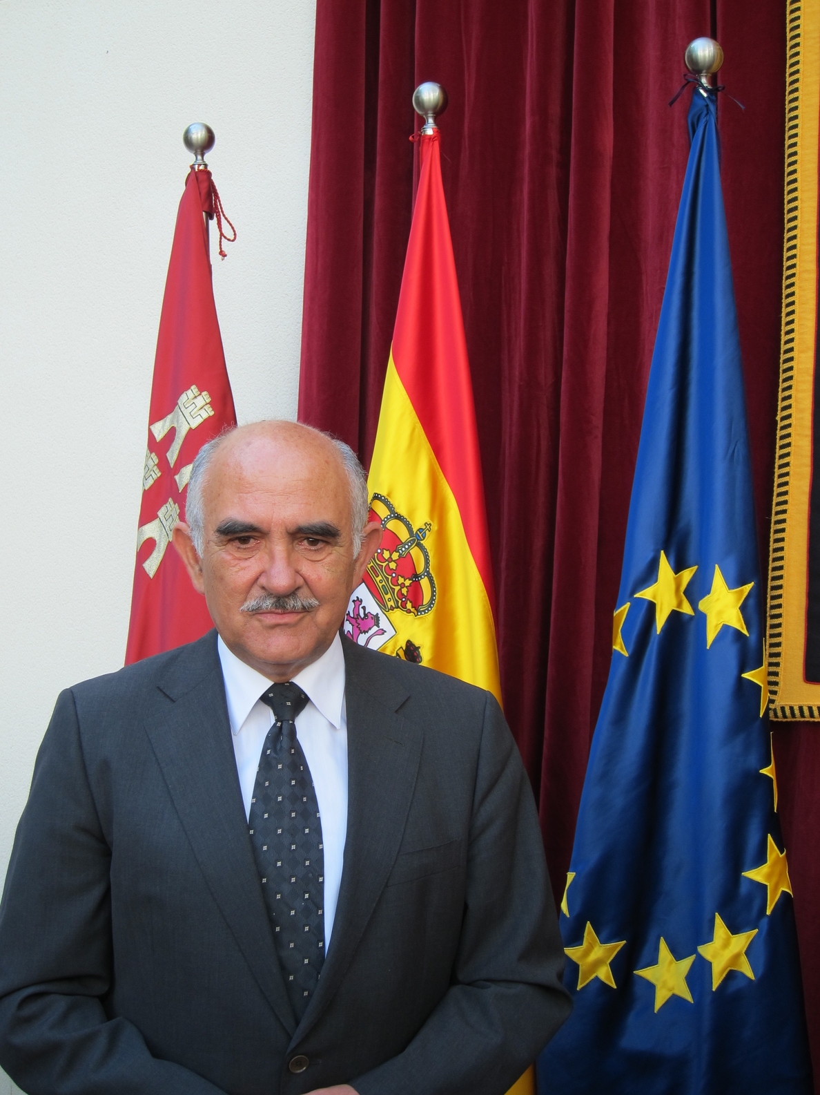 Garre jura cargo de Presidente de Murcia comprometido con el déficit y pidiendo a Montoro cambiar la financiación