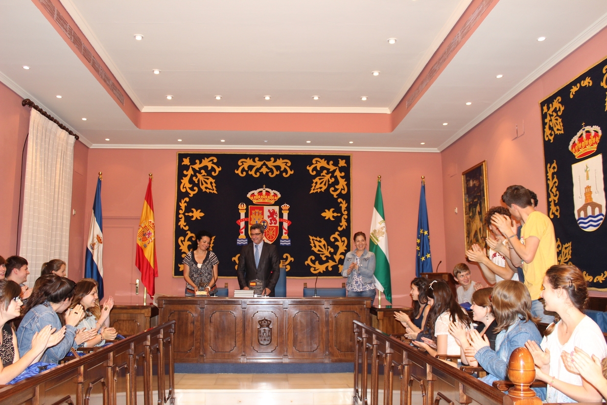 El Ayuntamiento de Alcalá de Guadaíra recibe a los estudiantes franceses de intercambio en la localidad