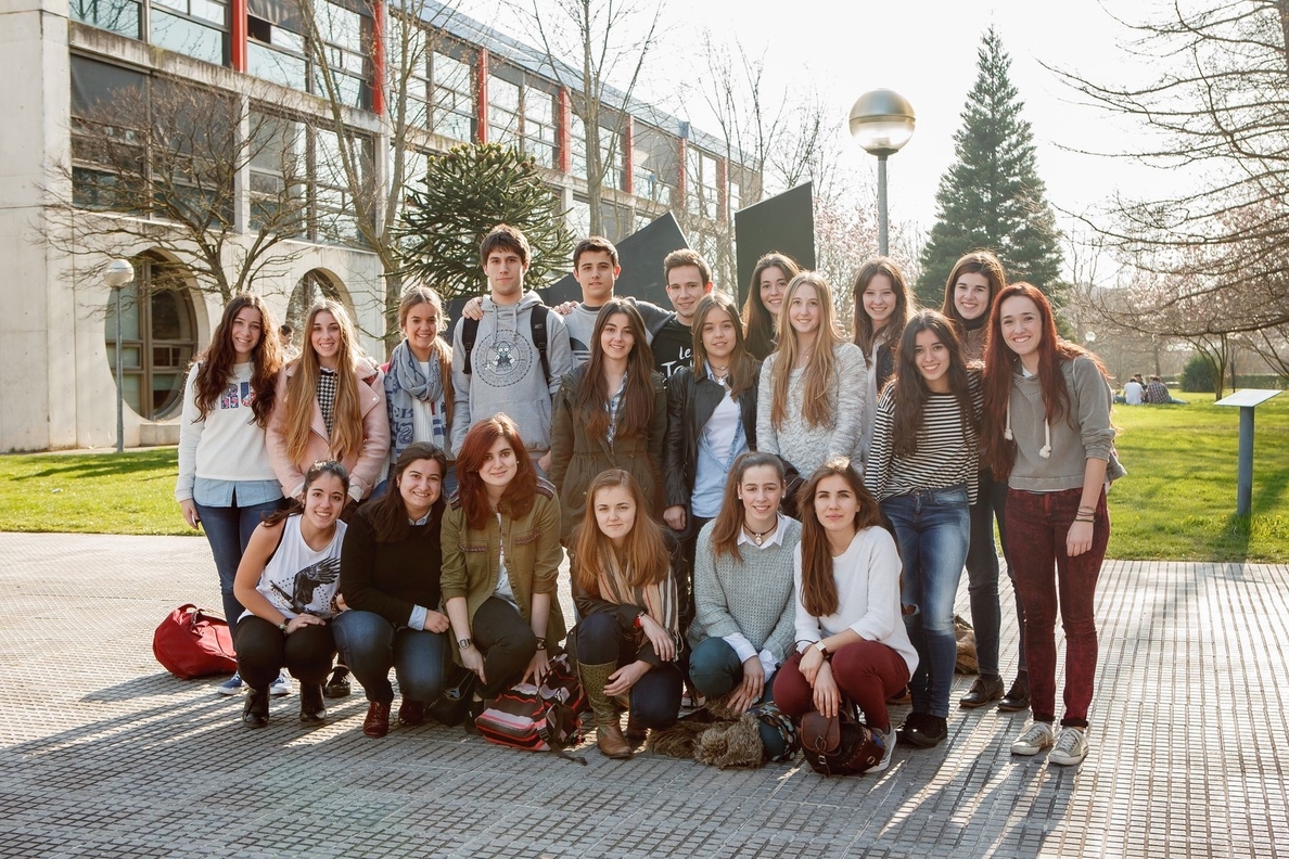 Estudiantes del colegio Nuestra Señora del Huerto de Pamplona visitan la UPNA