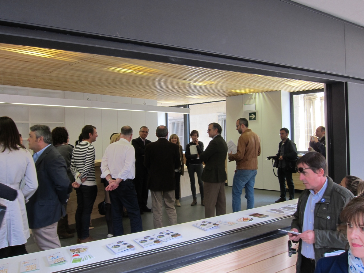 Pamplona abre su nueva oficina de turismo con carácter permanente en la calle San Saturnino