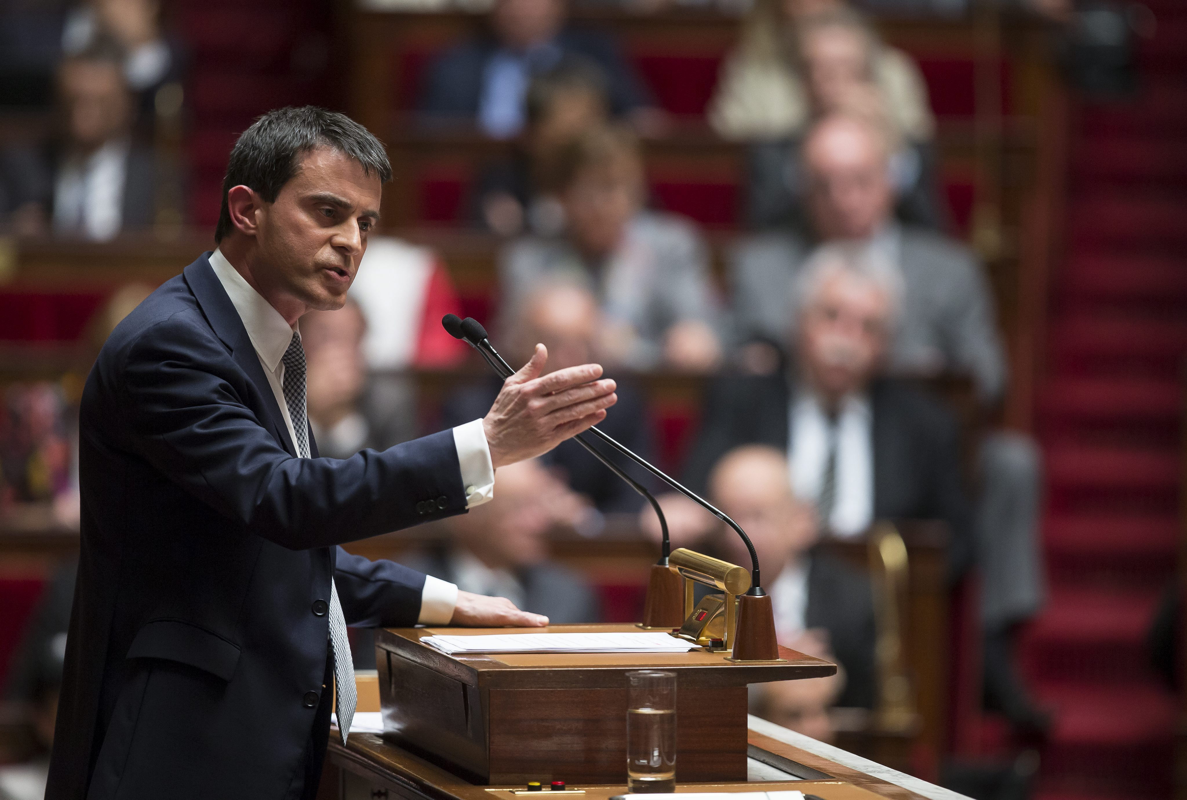 Valls se enfrenta a los diputados regionales tras anunciar la supresión de departamentos en Francia