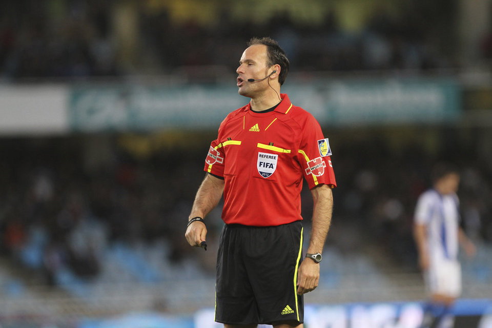 Pita Mateu, el árbitro que permite que los jugadores se den leña y se encaren