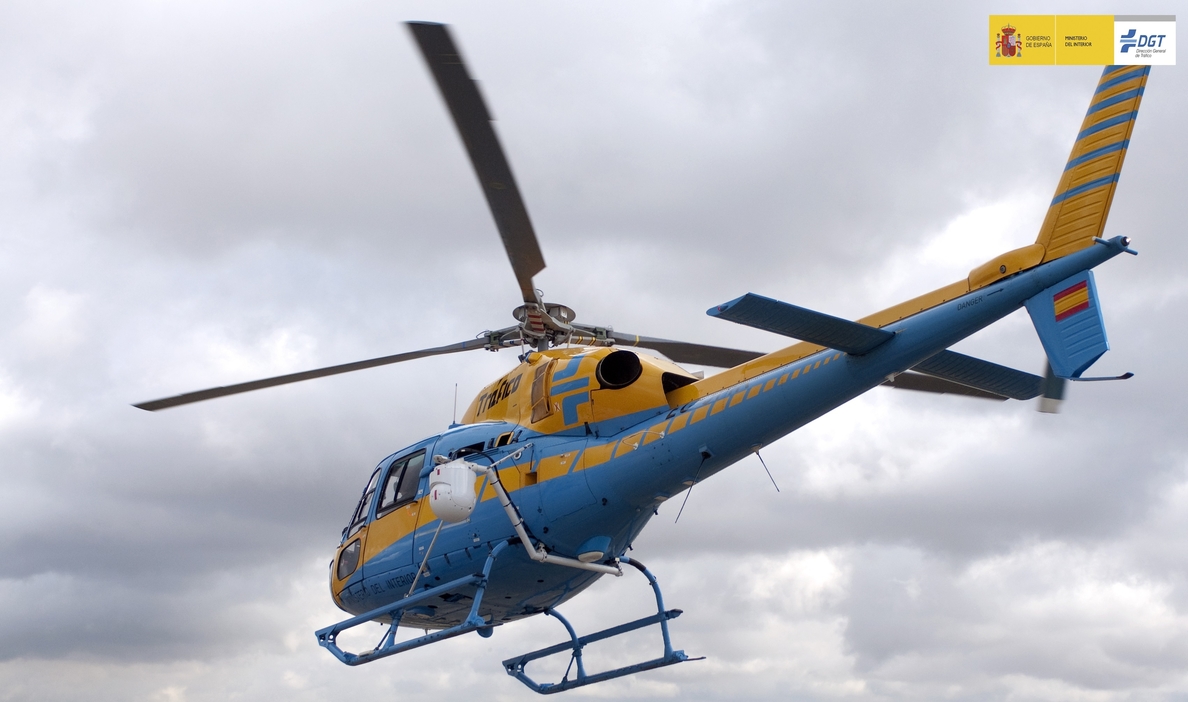 Tráfico »ficha» otro helicóptero que multará desde el aire durante la Semana Santa